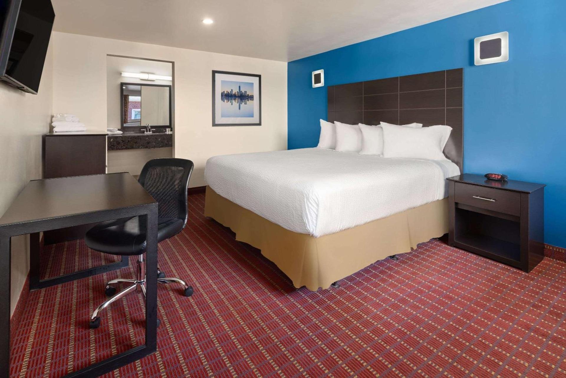 Travelodge by Wyndham Manhasset photo 11
