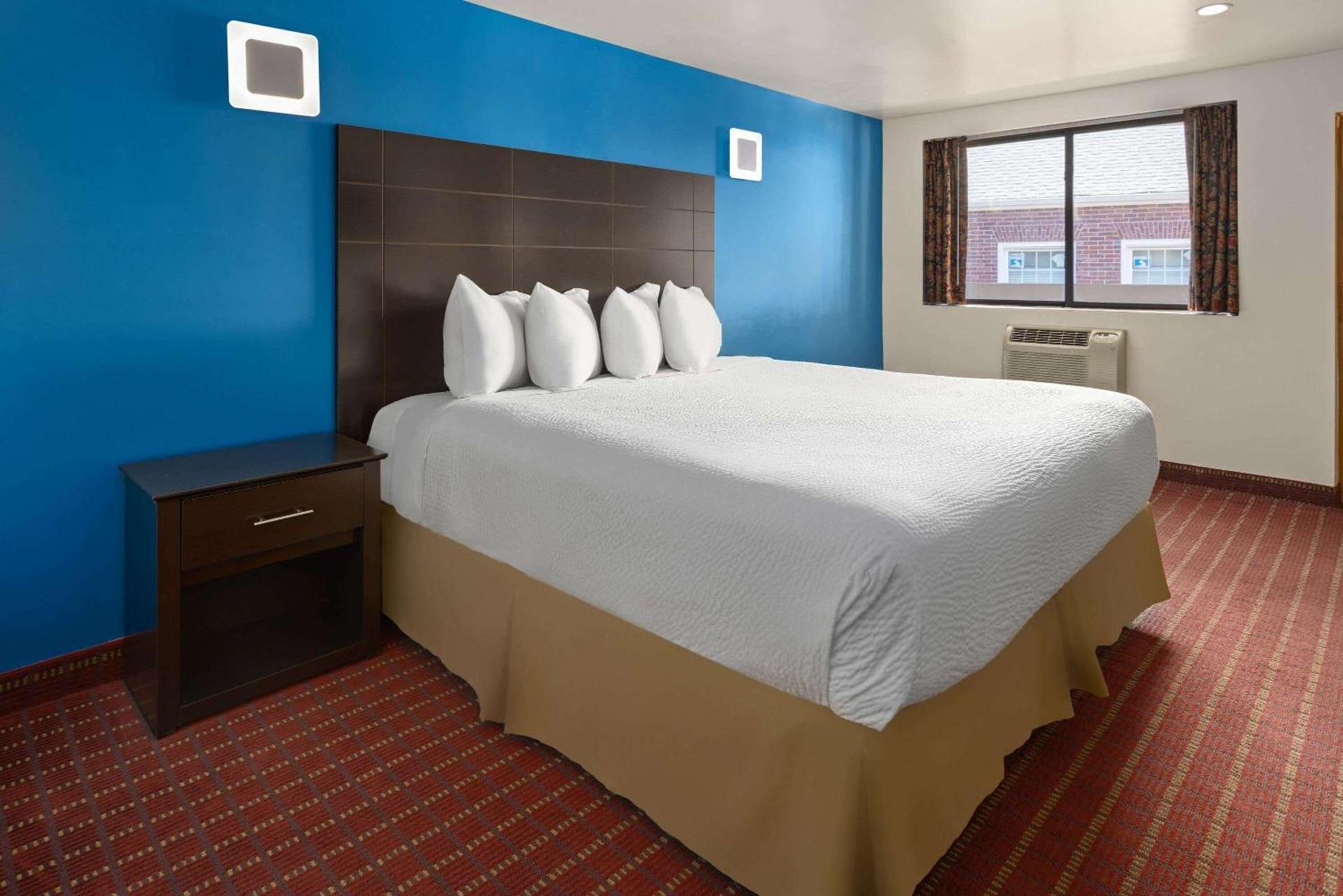 Travelodge by Wyndham Manhasset photo 13