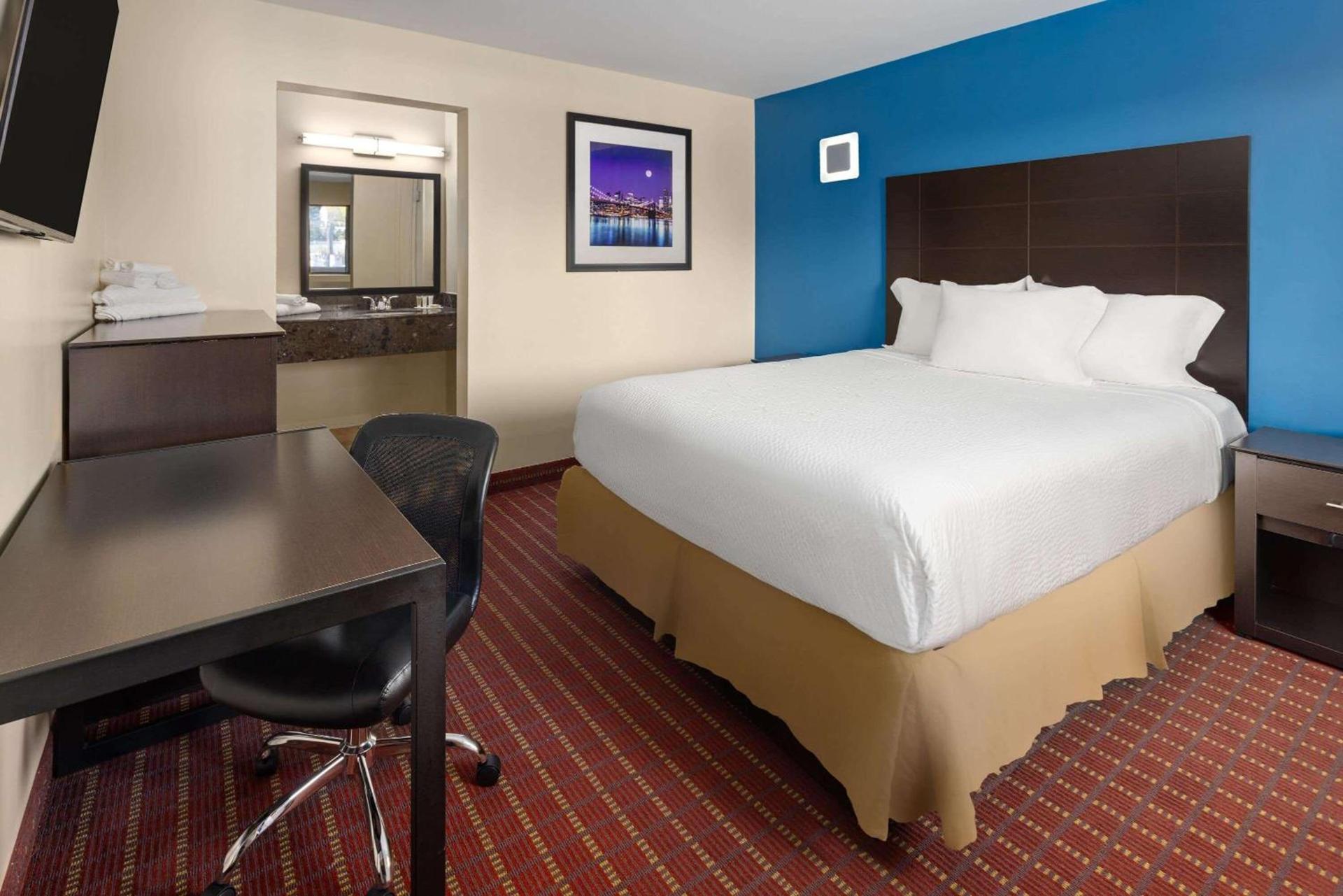 Travelodge by Wyndham Manhasset photo 14