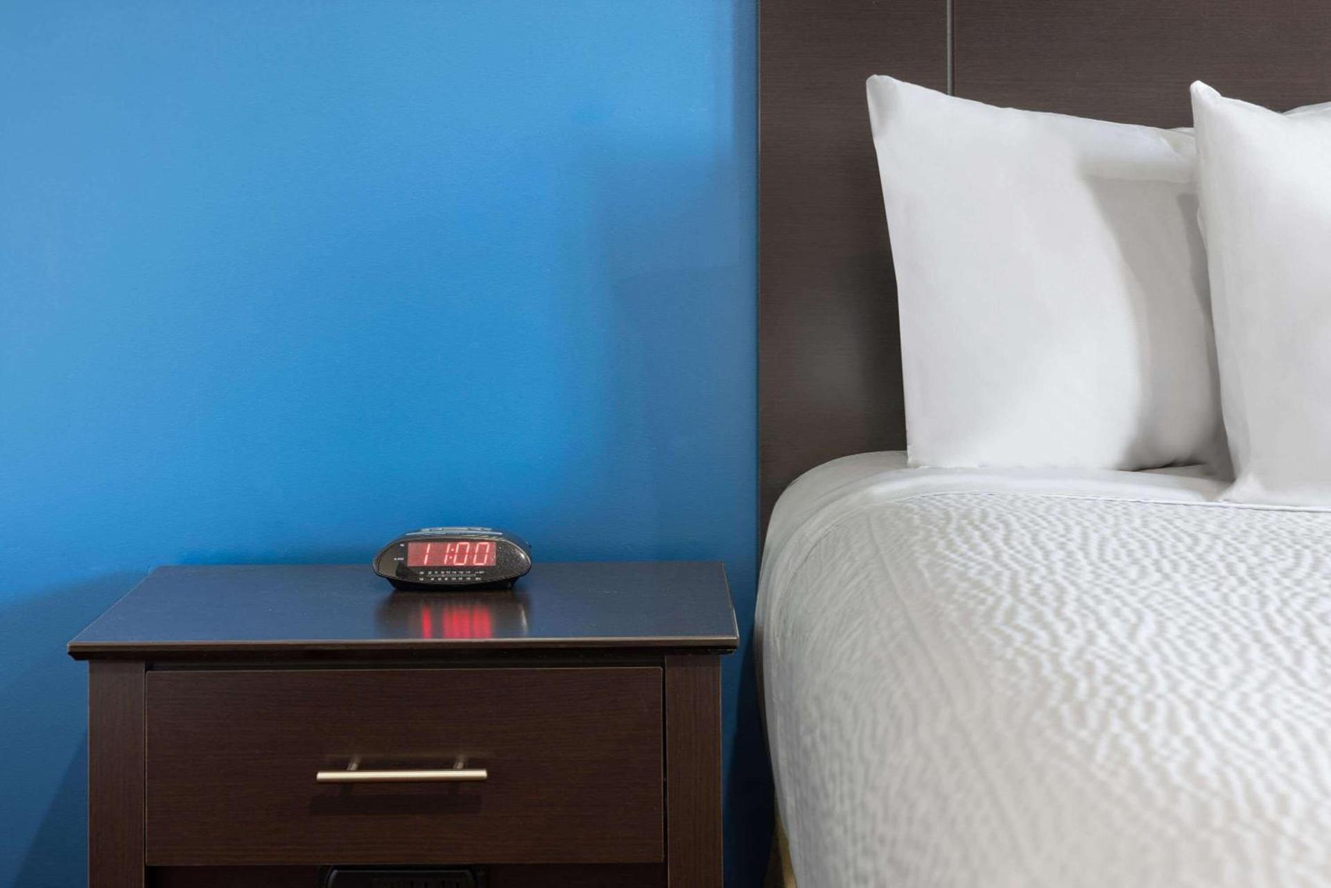 Travelodge by Wyndham Manhasset photo 18