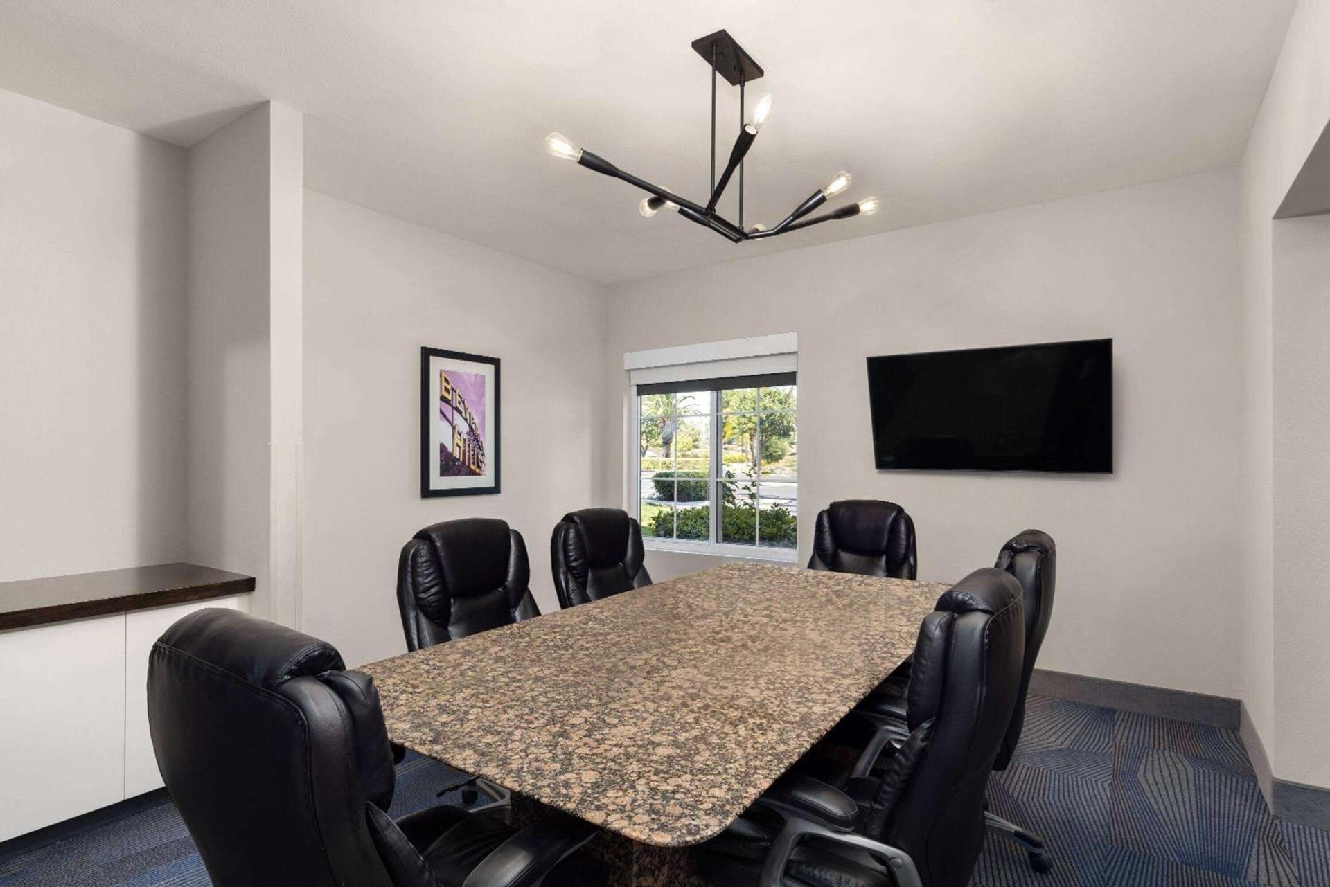 La Quinta by Wyndham Santa Clarita - Valencia photo 30