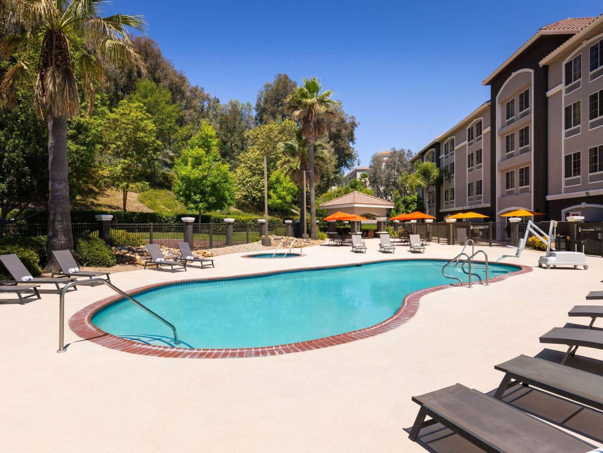 La Quinta by Wyndham Santa Clarita - Valencia photo 8
