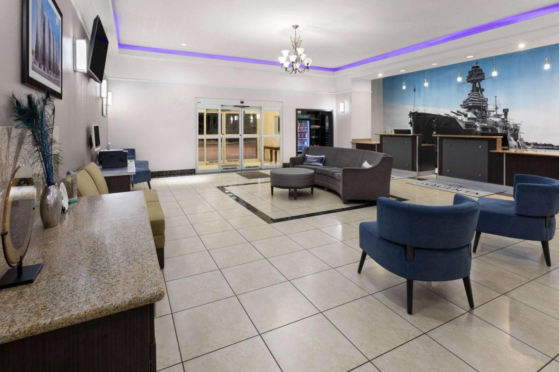 La Quinta by Wyndham Deer Park photo 6