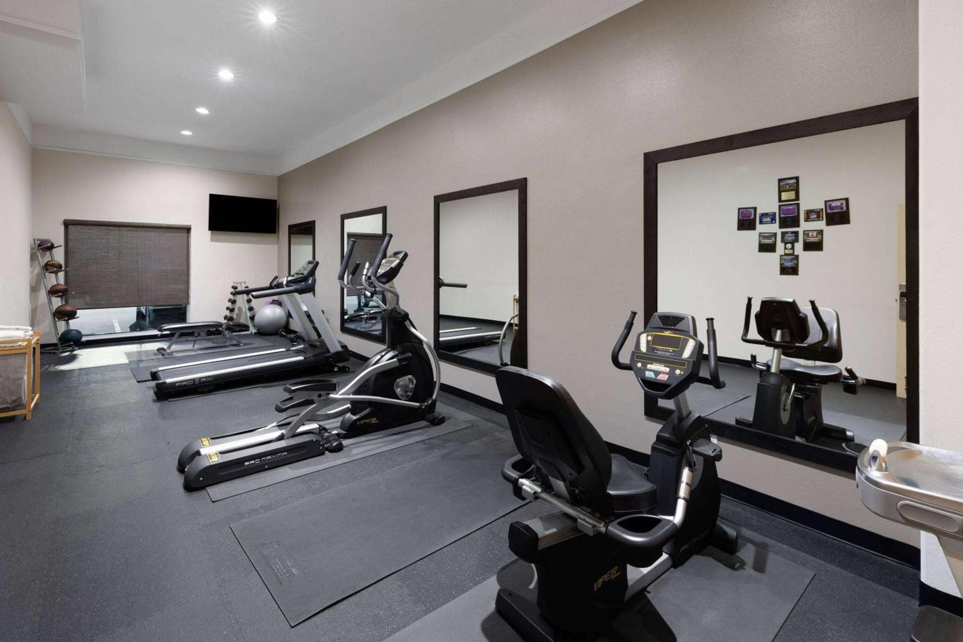 La Quinta by Wyndham Deer Park photo 11
