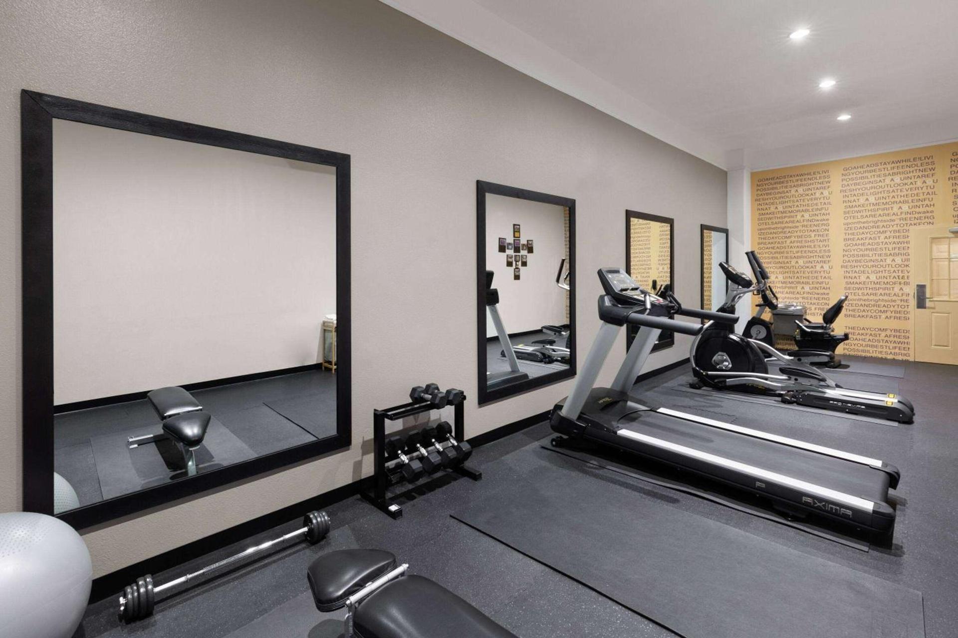 La Quinta by Wyndham Deer Park photo 12