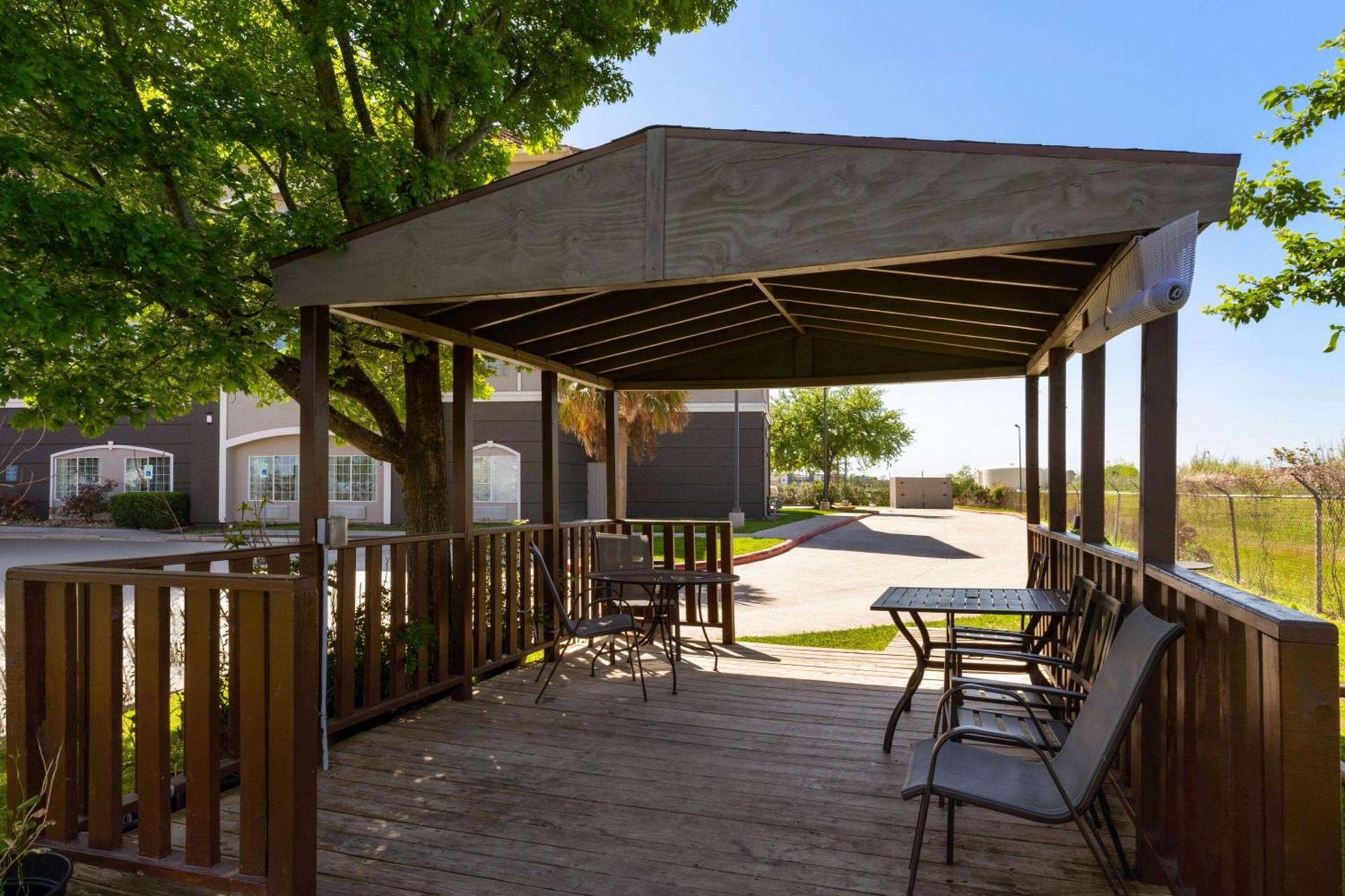 La Quinta by Wyndham Deer Park photo 35