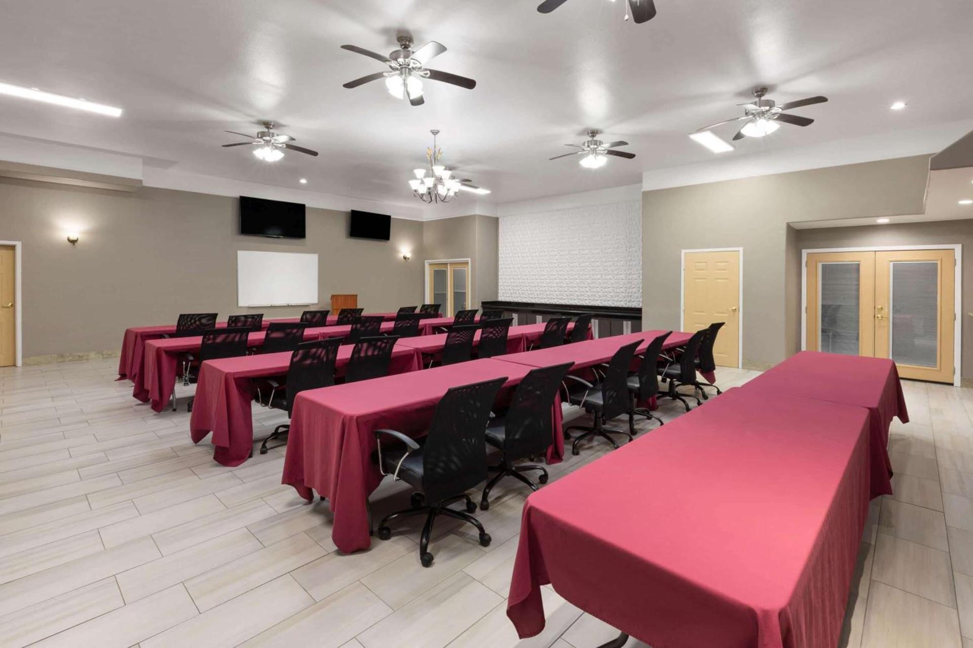 La Quinta by Wyndham Deer Park photo 30