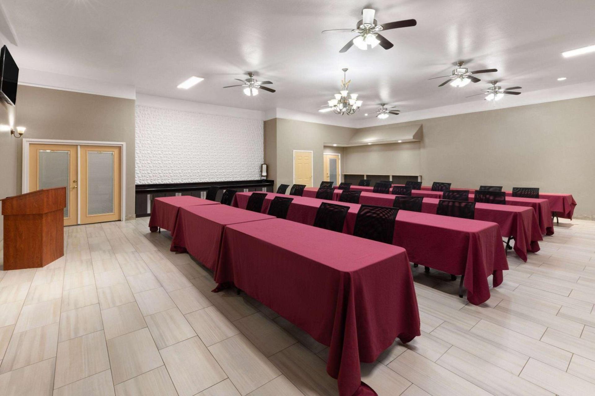 La Quinta by Wyndham Deer Park photo 31