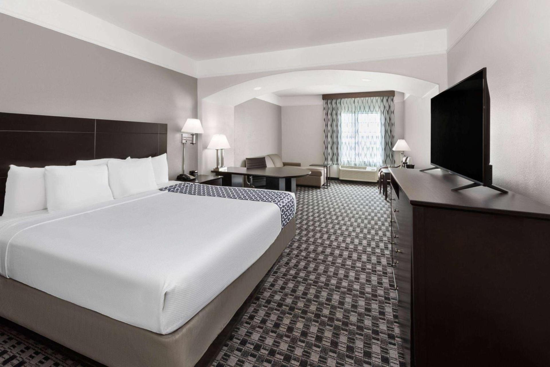 La Quinta by Wyndham Deer Park photo 13