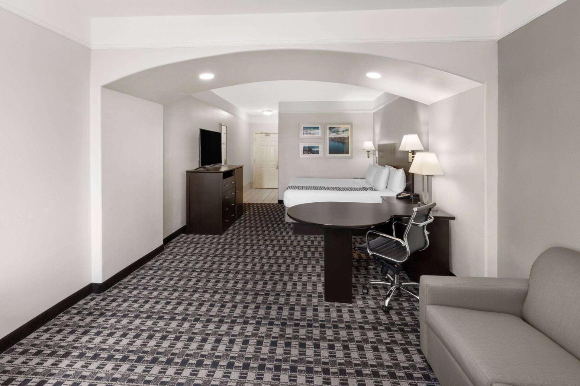 La Quinta by Wyndham Deer Park photo 15