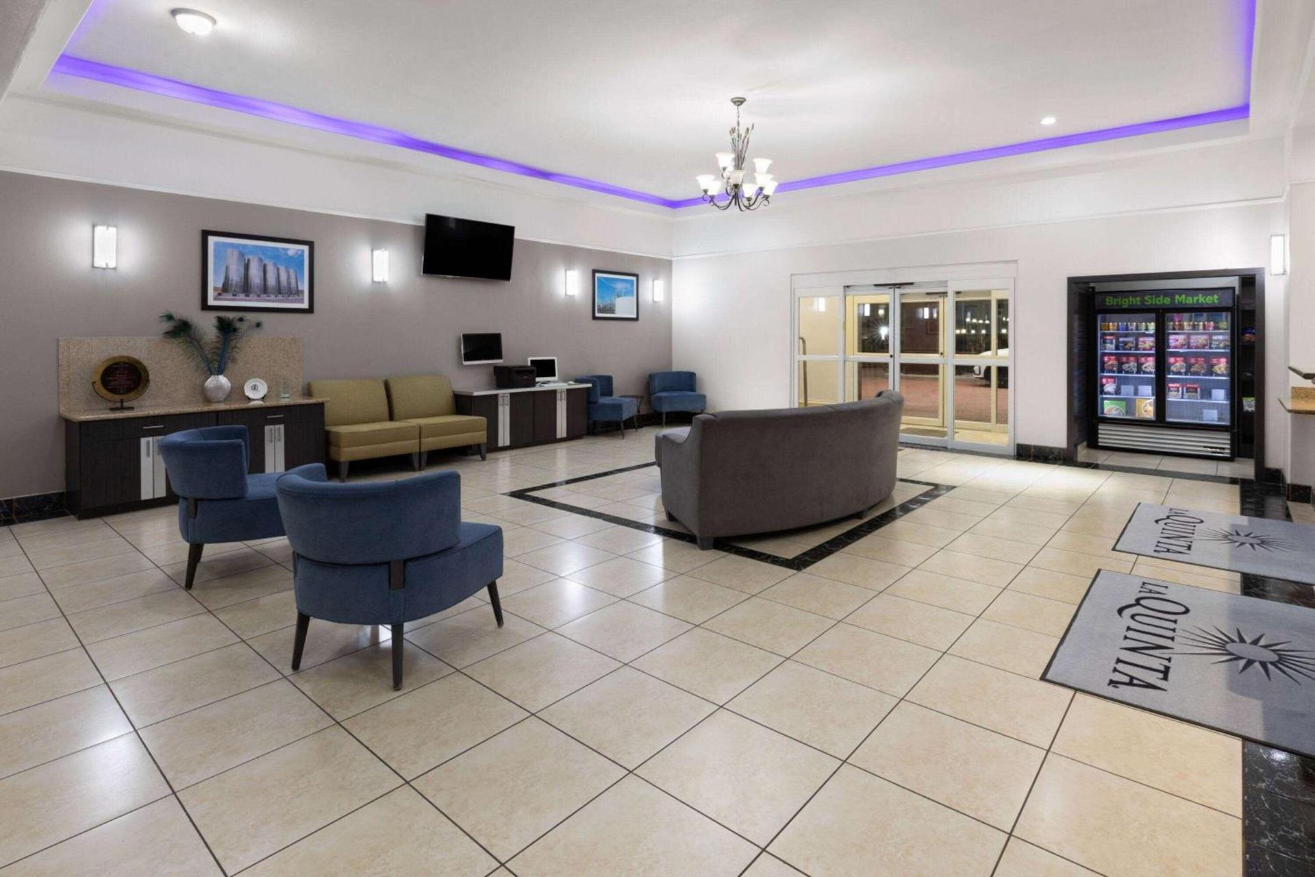 La Quinta by Wyndham Deer Park photo 8