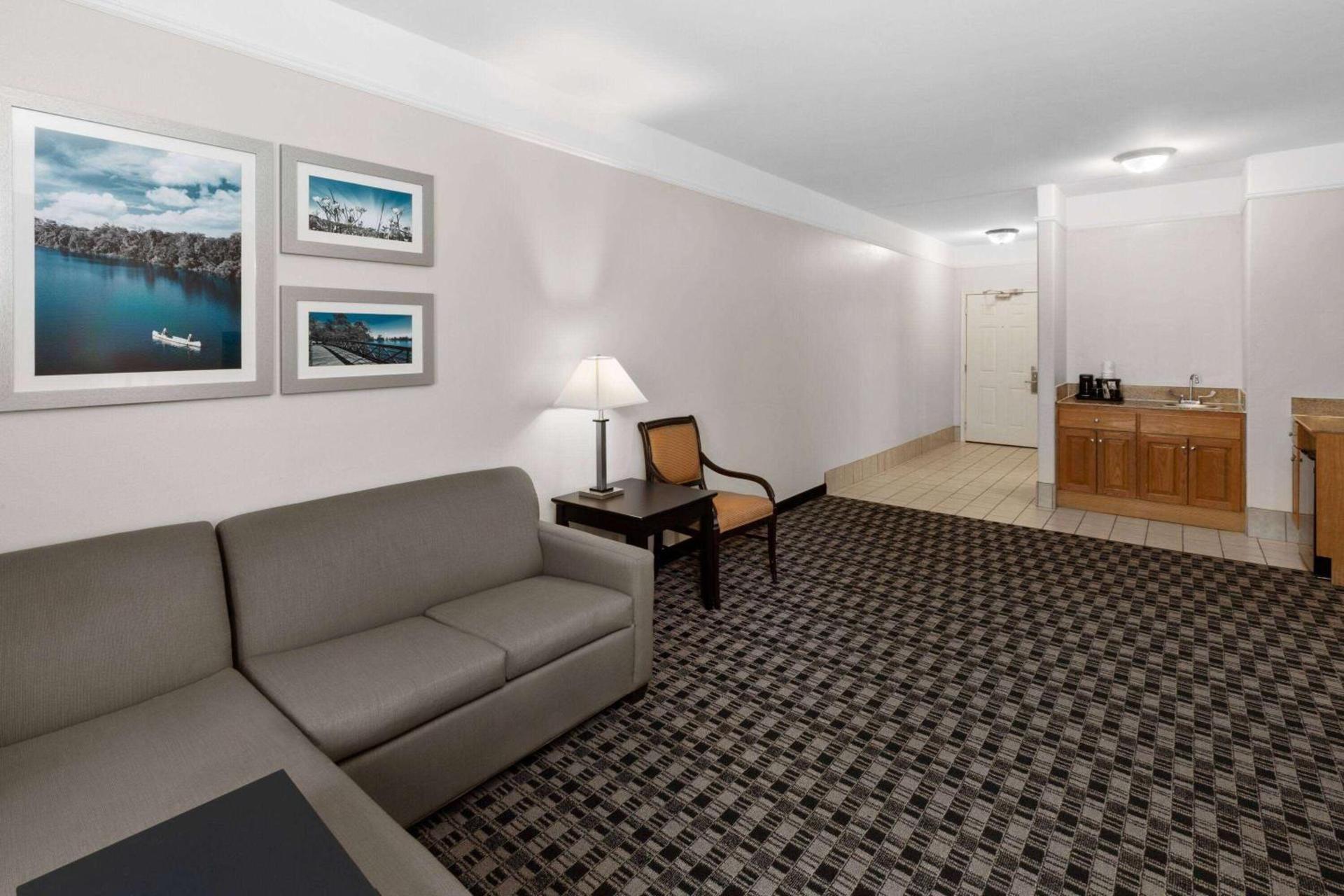 La Quinta by Wyndham Deer Park photo 25