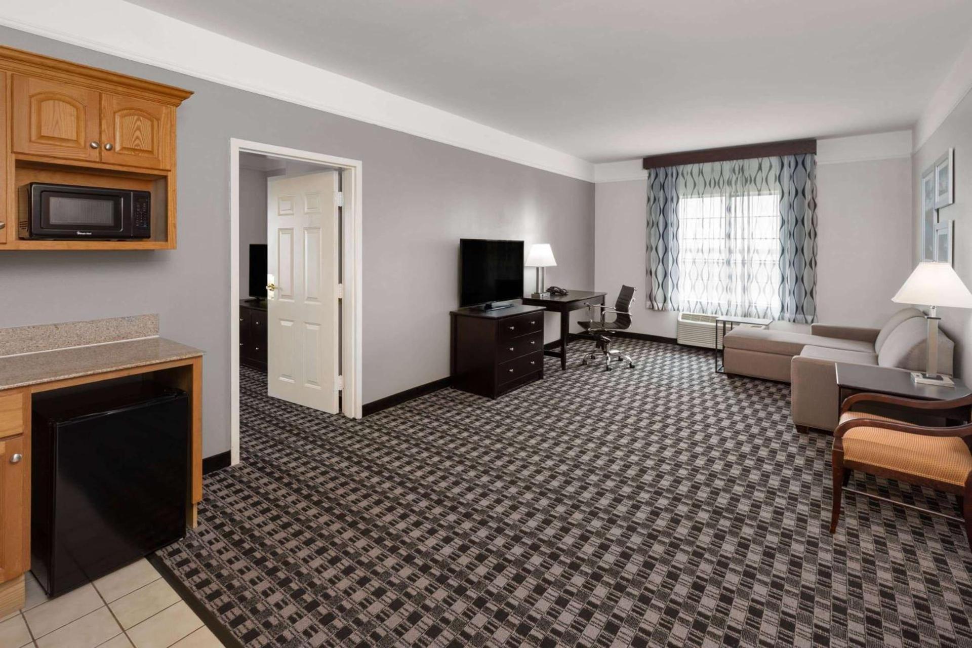 La Quinta by Wyndham Deer Park photo 24