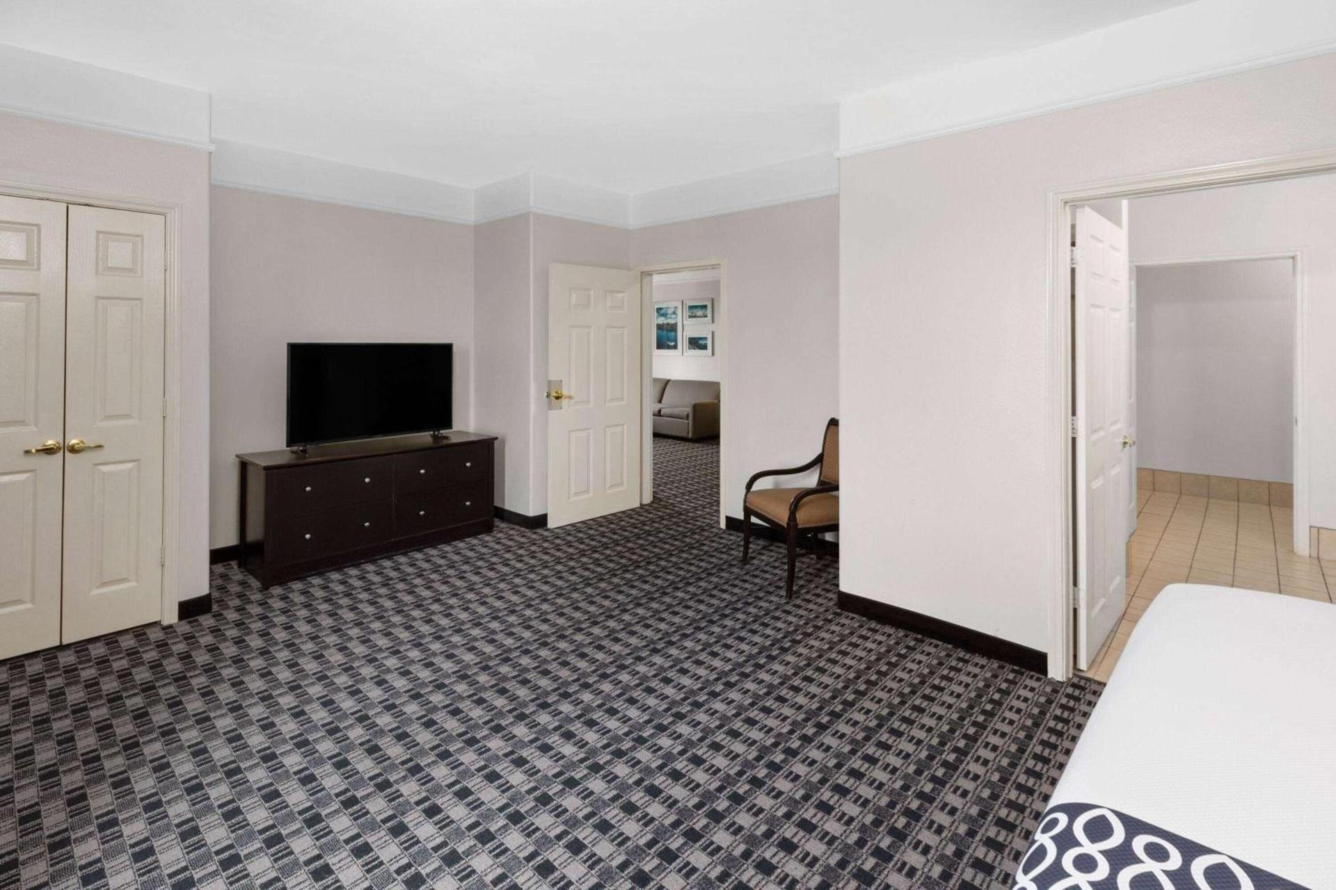 La Quinta by Wyndham Deer Park photo 27