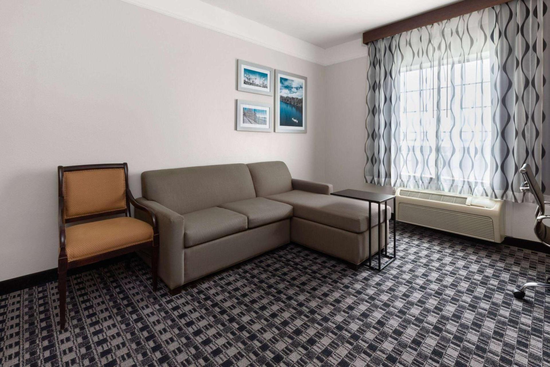 La Quinta by Wyndham Deer Park photo 29