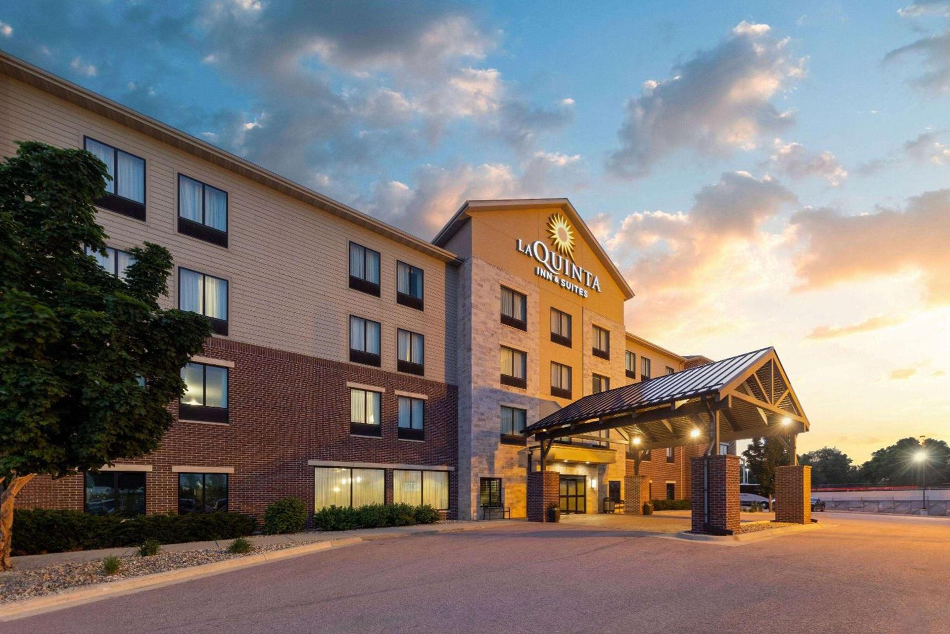 La Quinta by Wyndham Sioux Falls photo 2