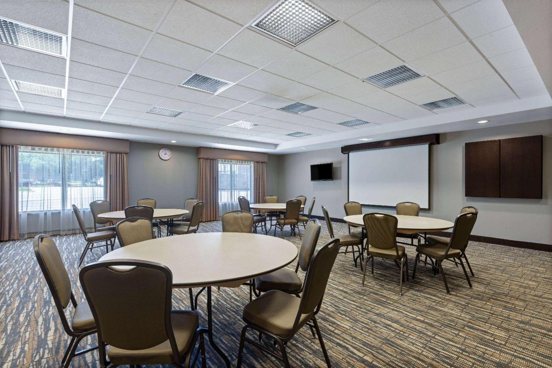 La Quinta by Wyndham Sioux Falls photo 15