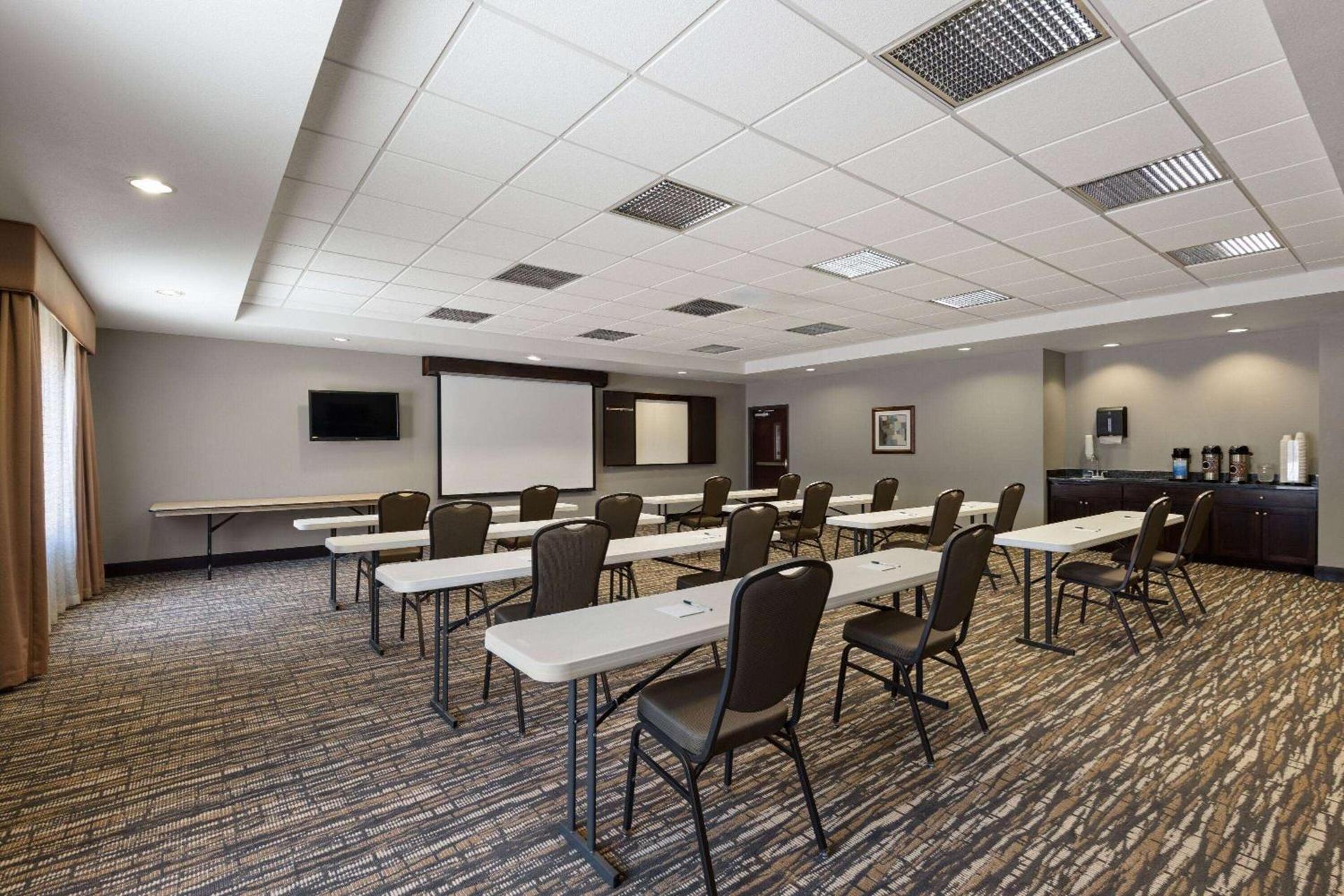 La Quinta by Wyndham Sioux Falls photo 16