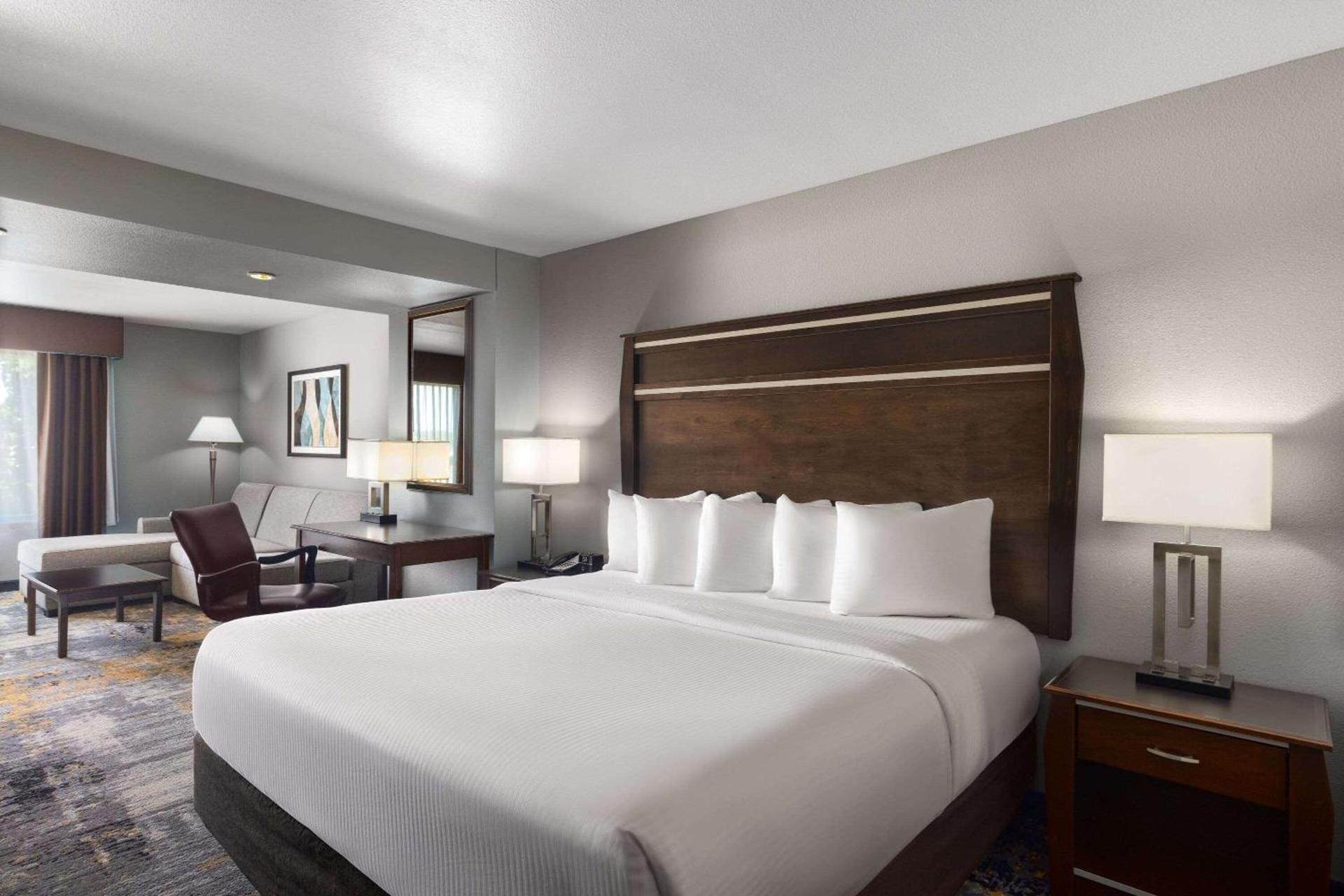 La Quinta by Wyndham Sioux Falls photo 21