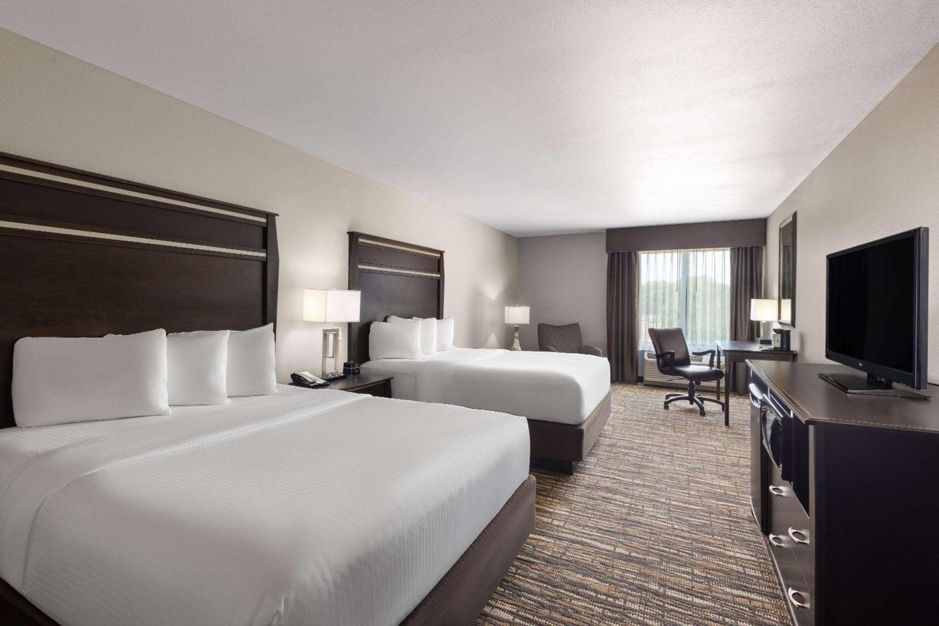 La Quinta by Wyndham Sioux Falls photo 24