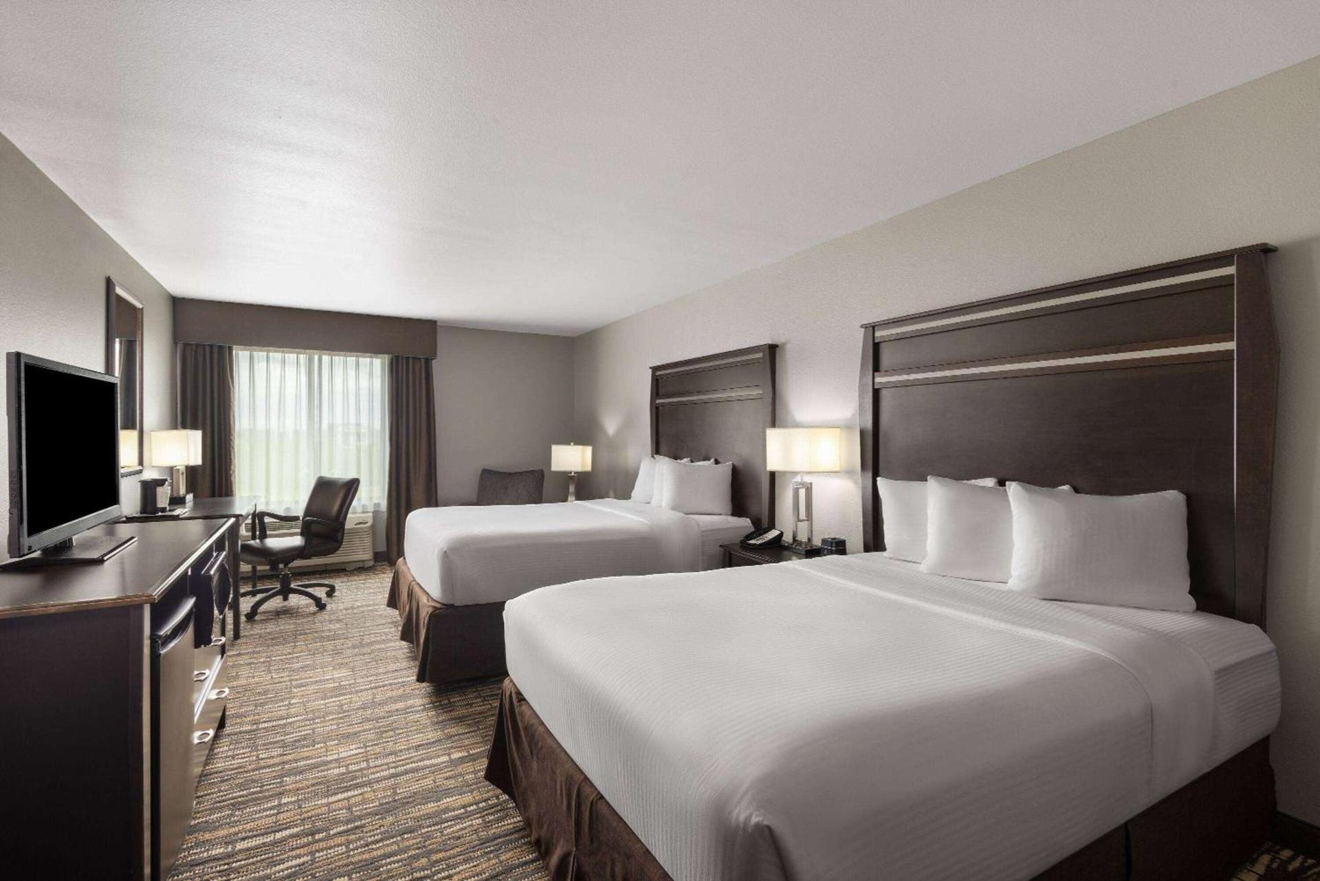 La Quinta by Wyndham Sioux Falls photo 27