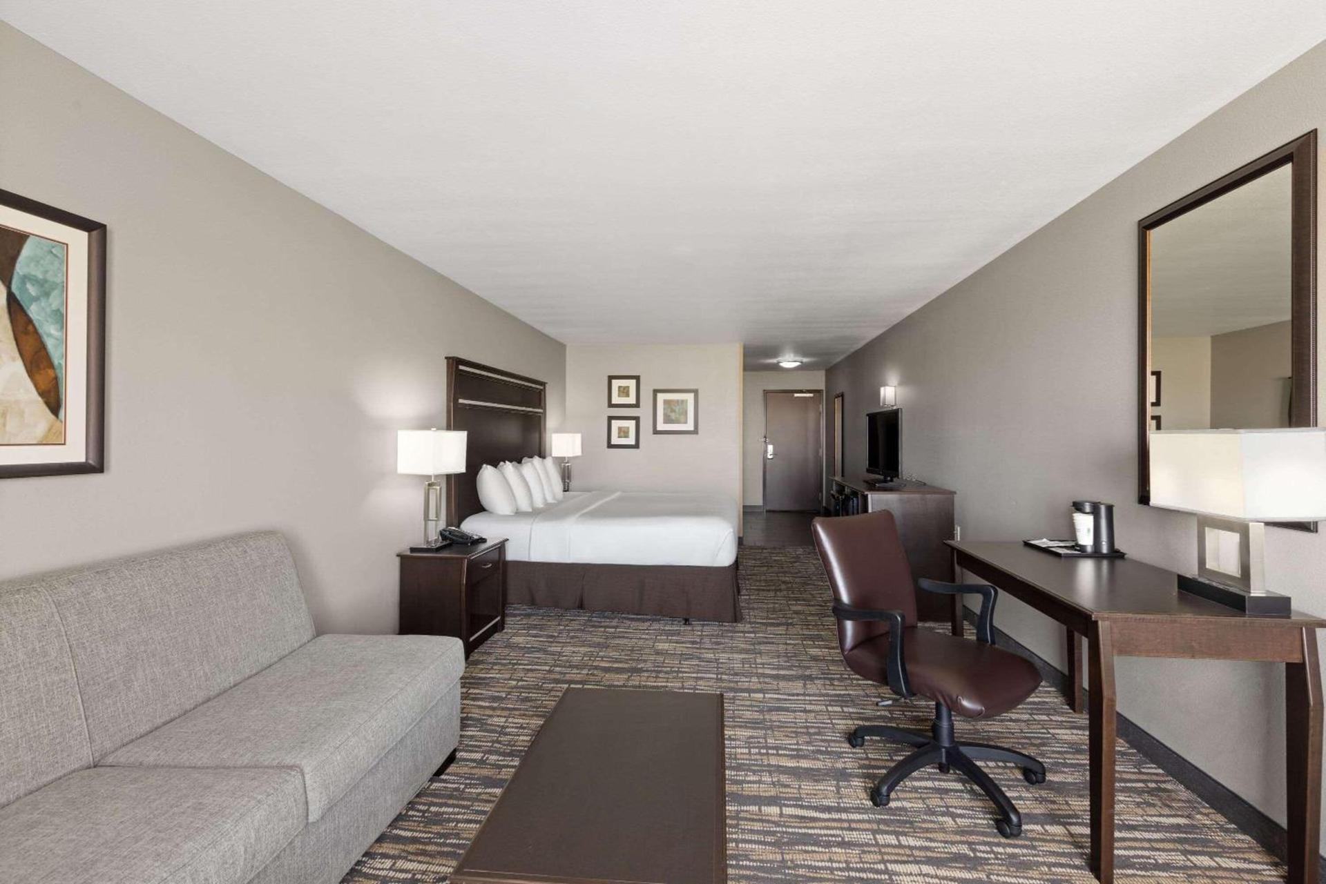 La Quinta by Wyndham Sioux Falls photo 28