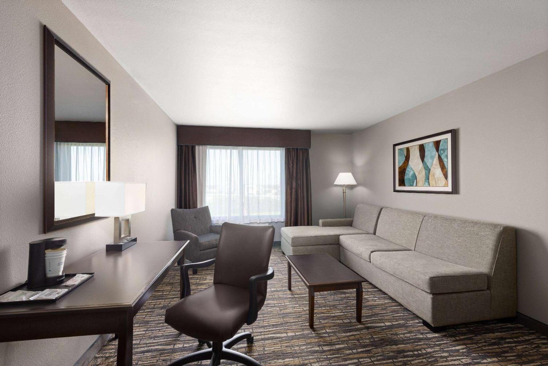 La Quinta by Wyndham Sioux Falls photo 30