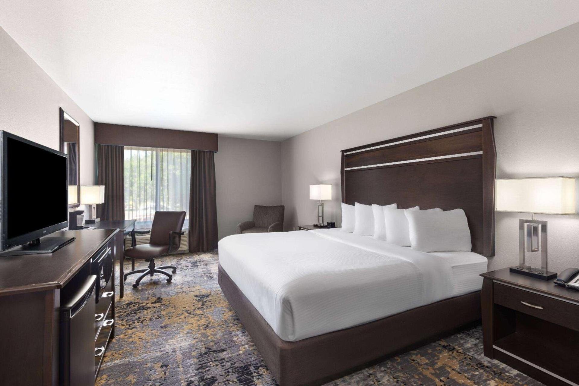 La Quinta by Wyndham Sioux Falls photo 25