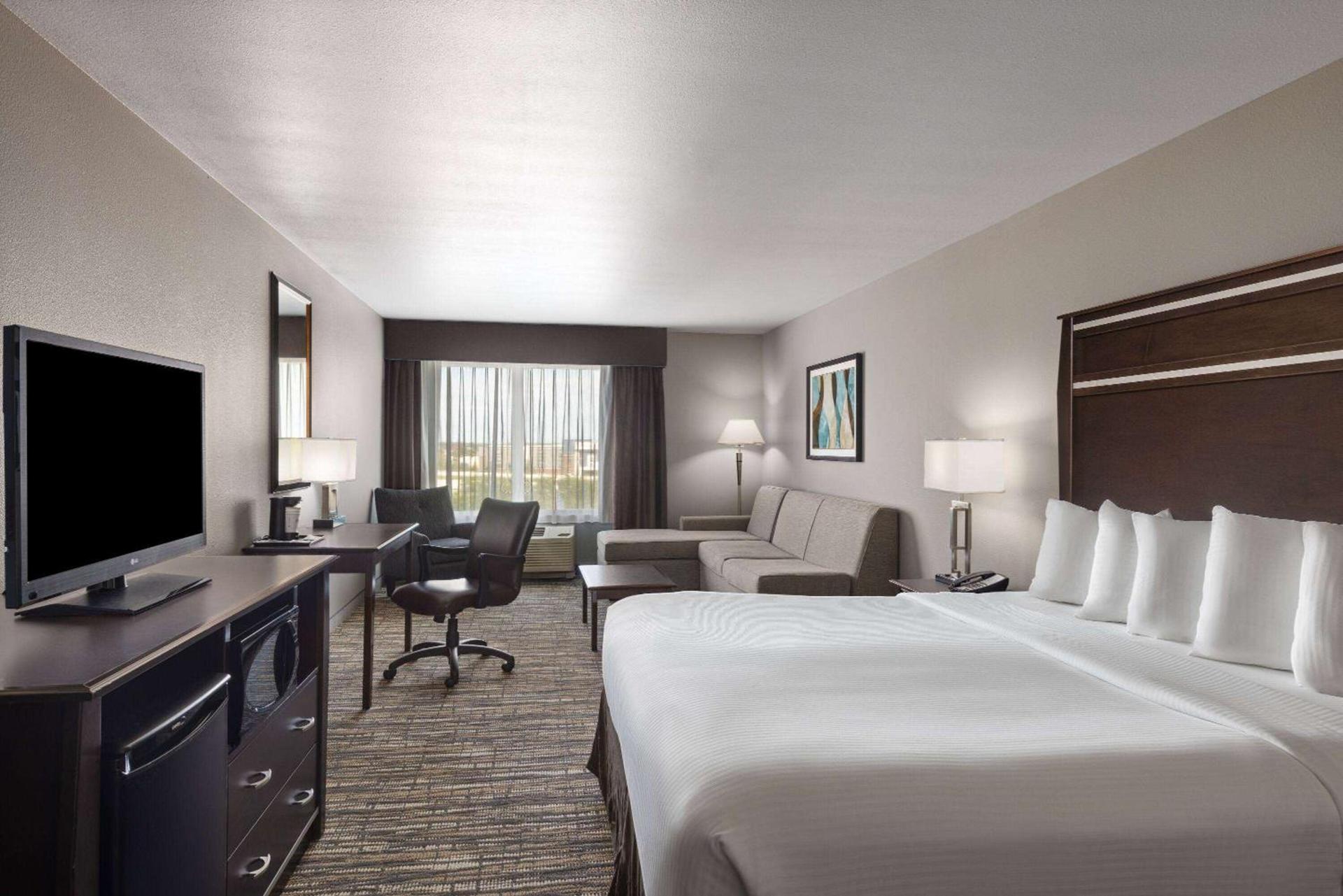 La Quinta by Wyndham Sioux Falls photo 31