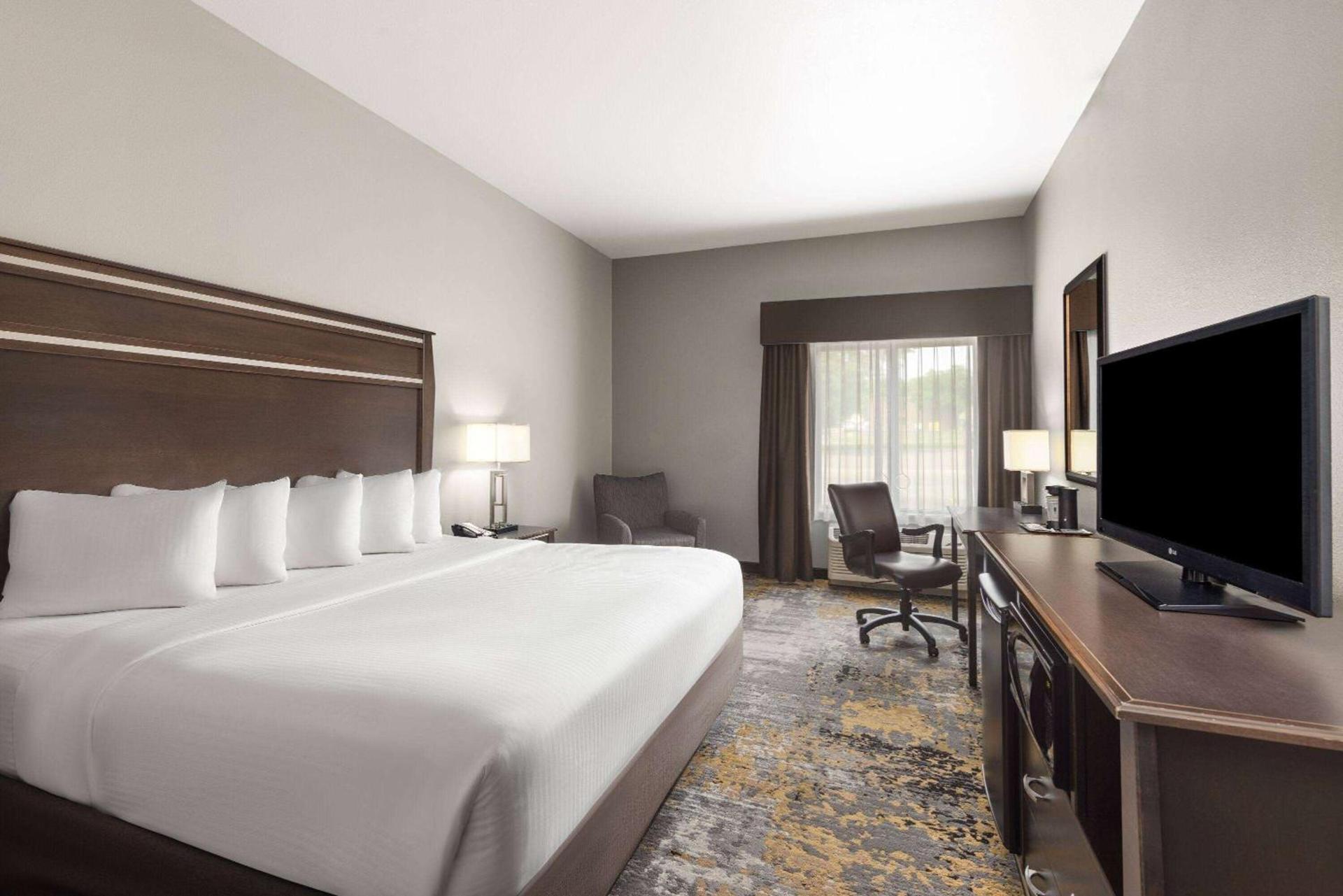 La Quinta by Wyndham Sioux Falls photo 33