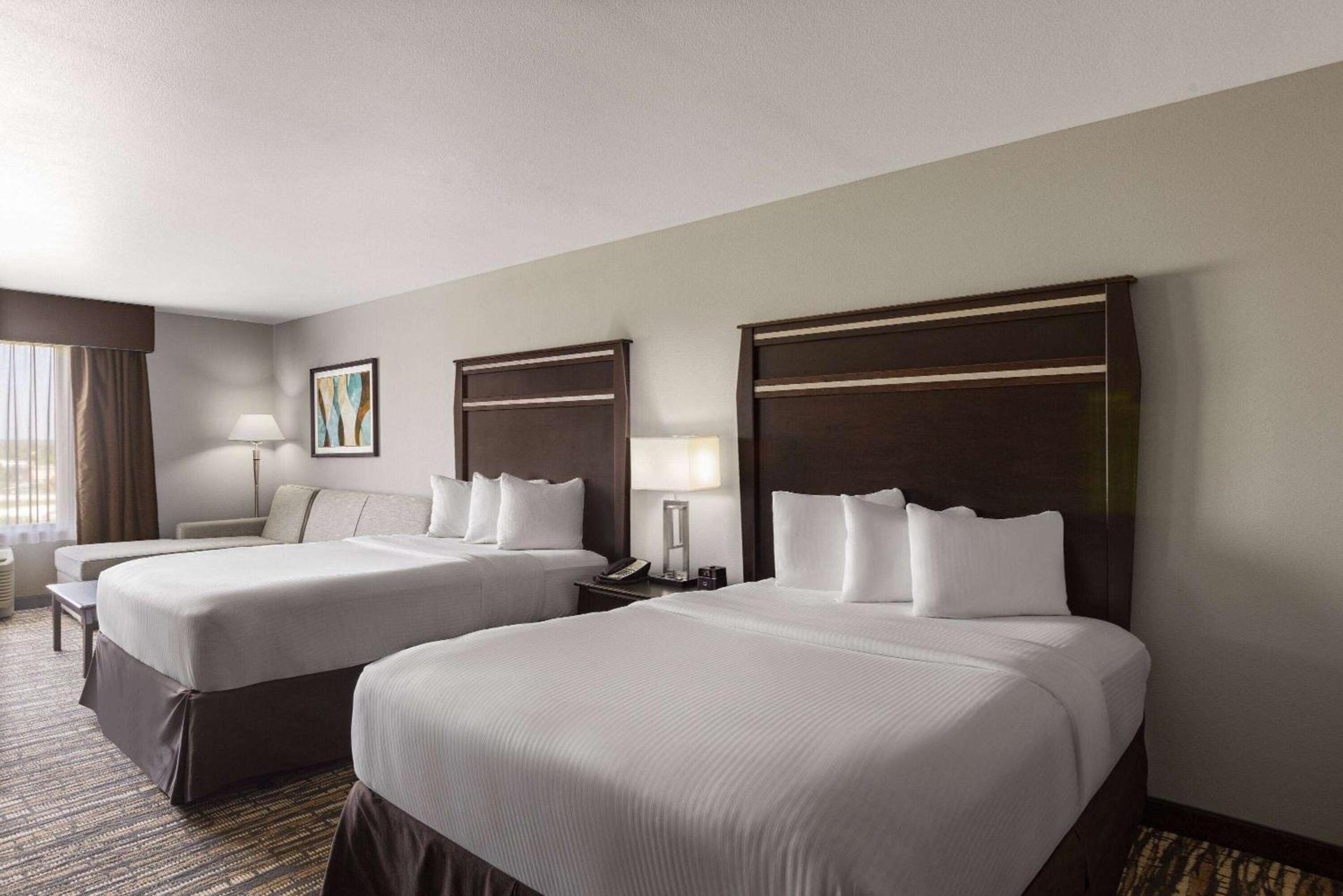 La Quinta by Wyndham Sioux Falls photo 35