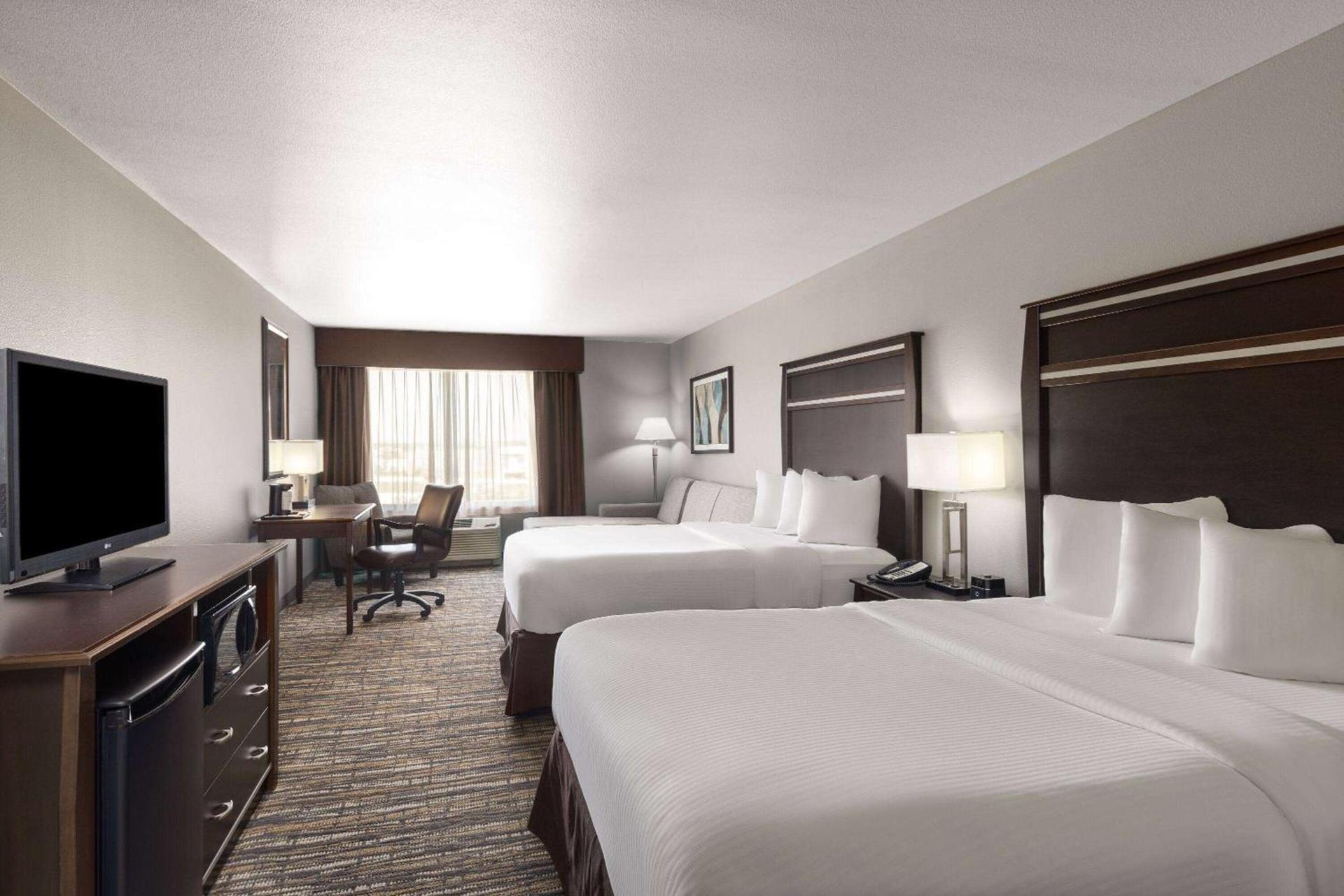 La Quinta by Wyndham Sioux Falls photo 36