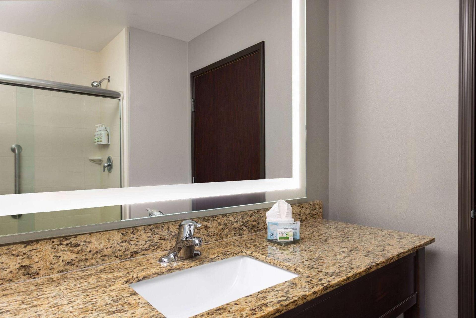 La Quinta by Wyndham Sioux Falls photo 37