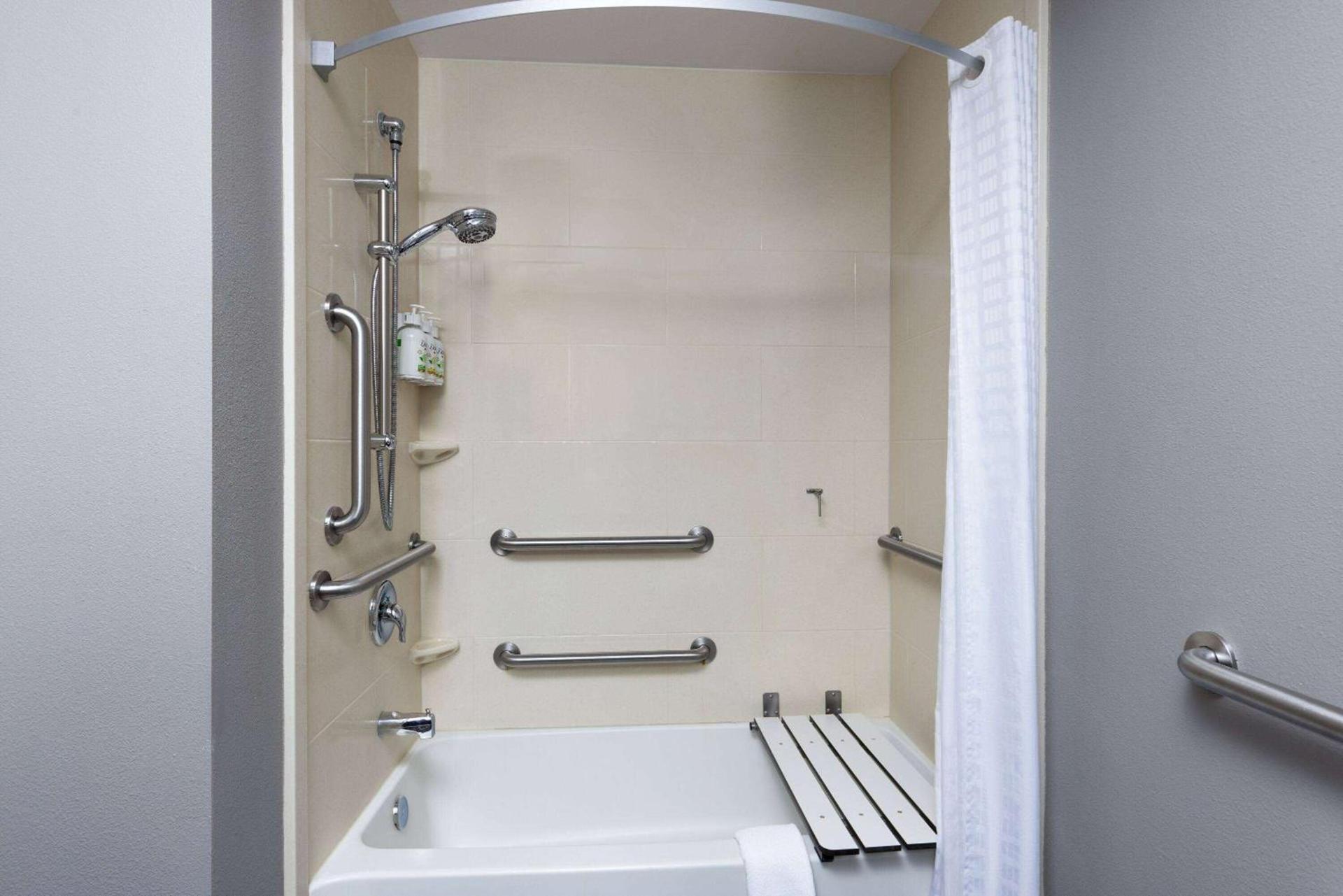 La Quinta by Wyndham Sioux Falls photo 39