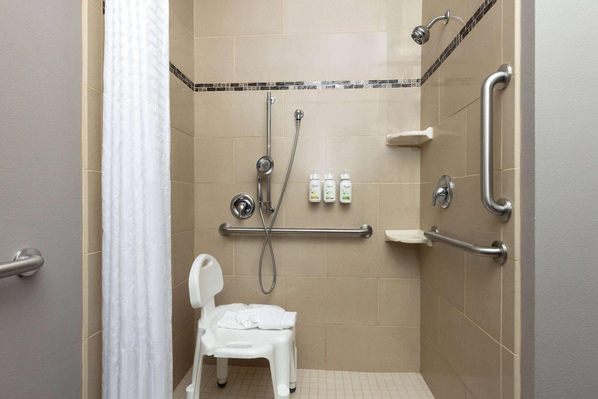 La Quinta by Wyndham Sioux Falls photo 40