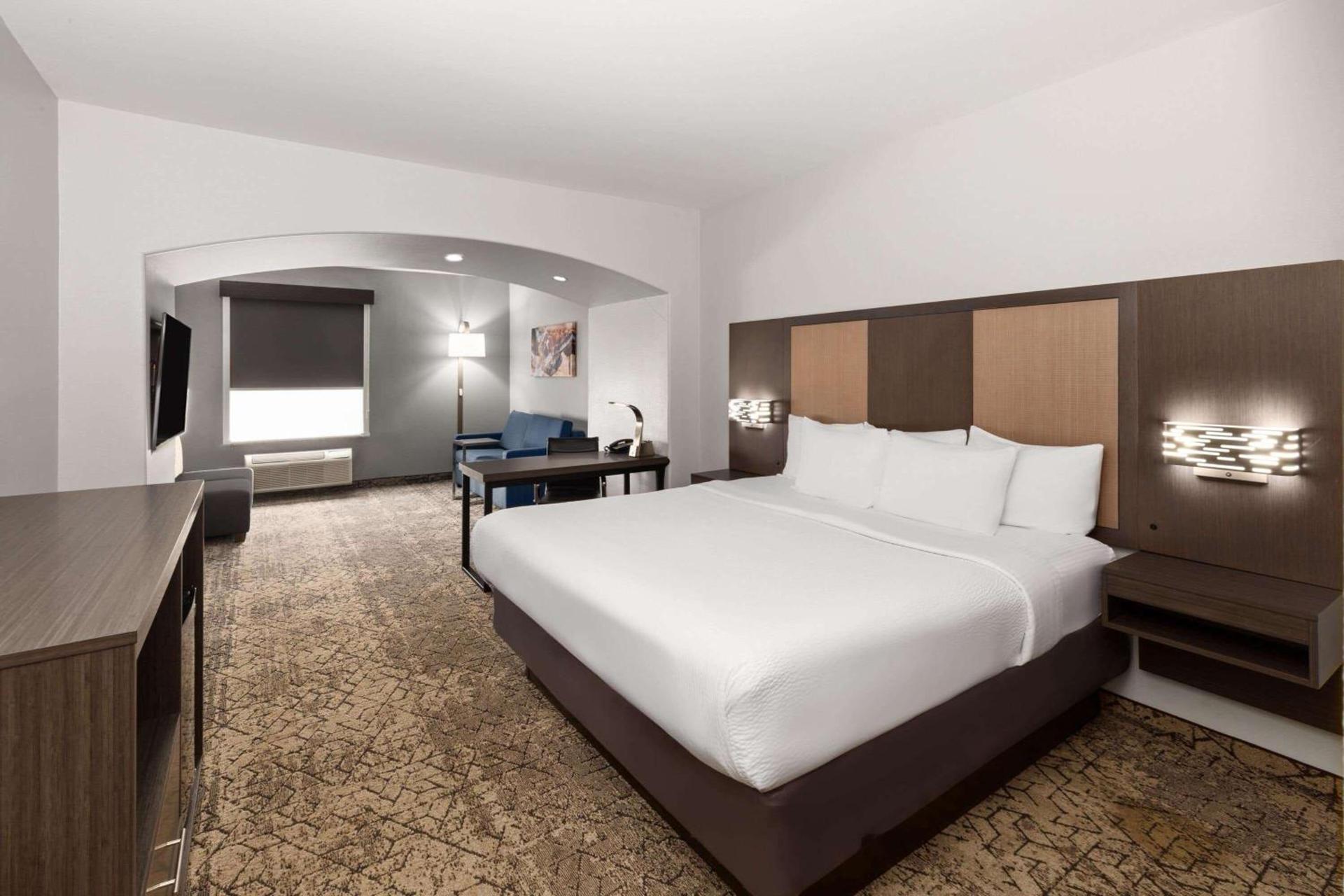 La Quinta by Wyndham McAlester photo 28