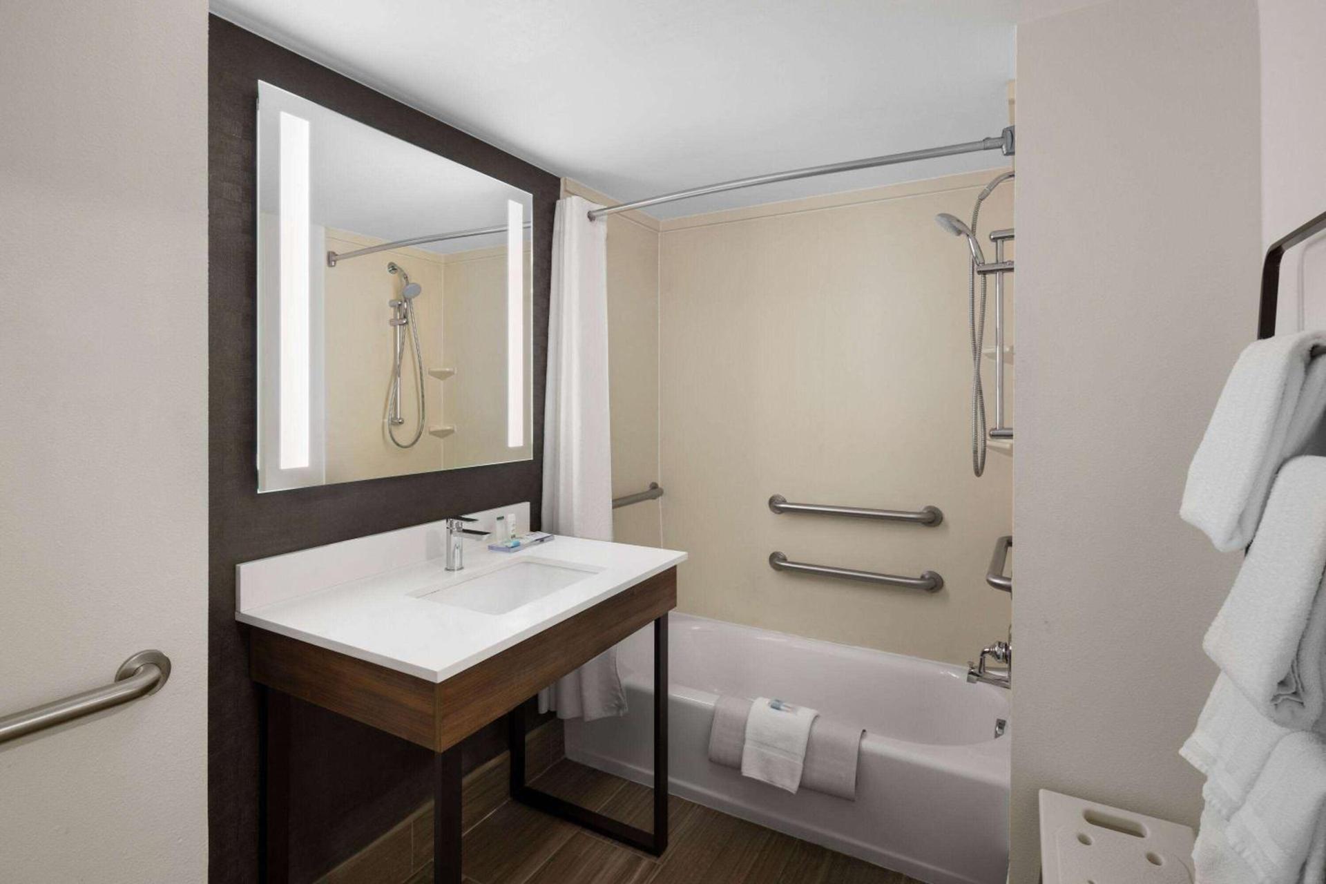 La Quinta by Wyndham Kennewick photo 18
