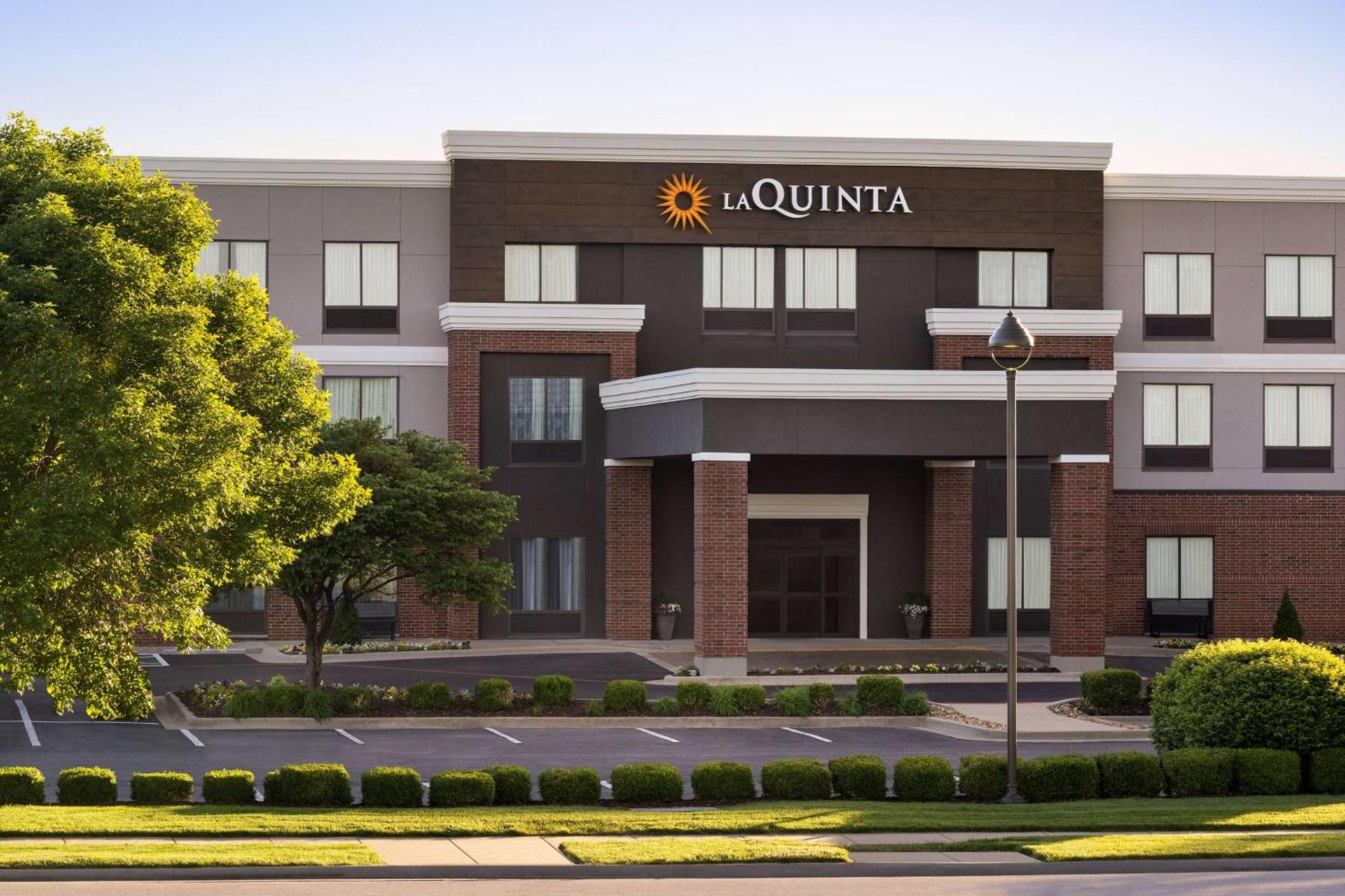 La Quinta Inn & Suites by Wyndham Springfield Airport Rte 66 photo 3