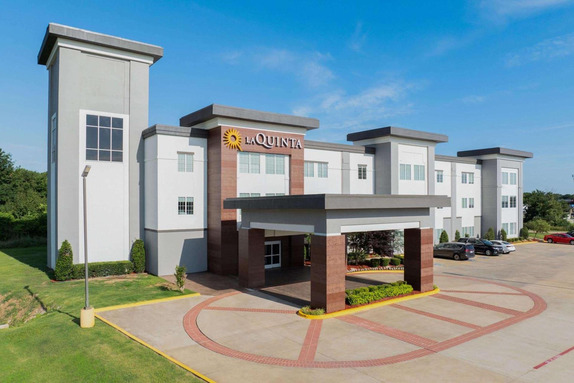 La Quinta by Wyndham Muskogee photo 2