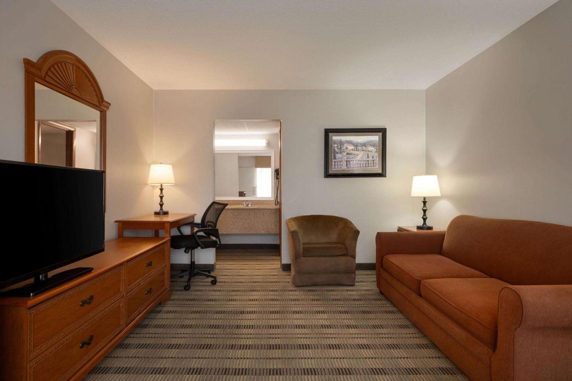 Rodeway Inn Lynchburg near University photo 26
