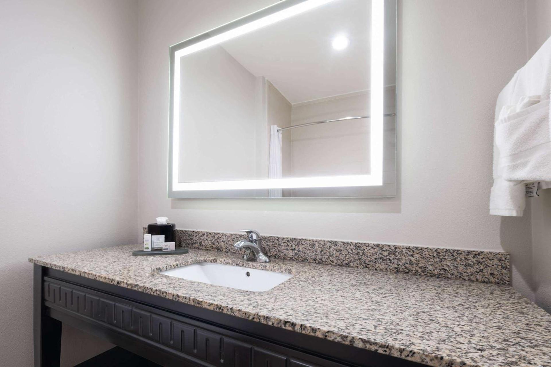 La Quinta by Wyndham Muskogee photo 29