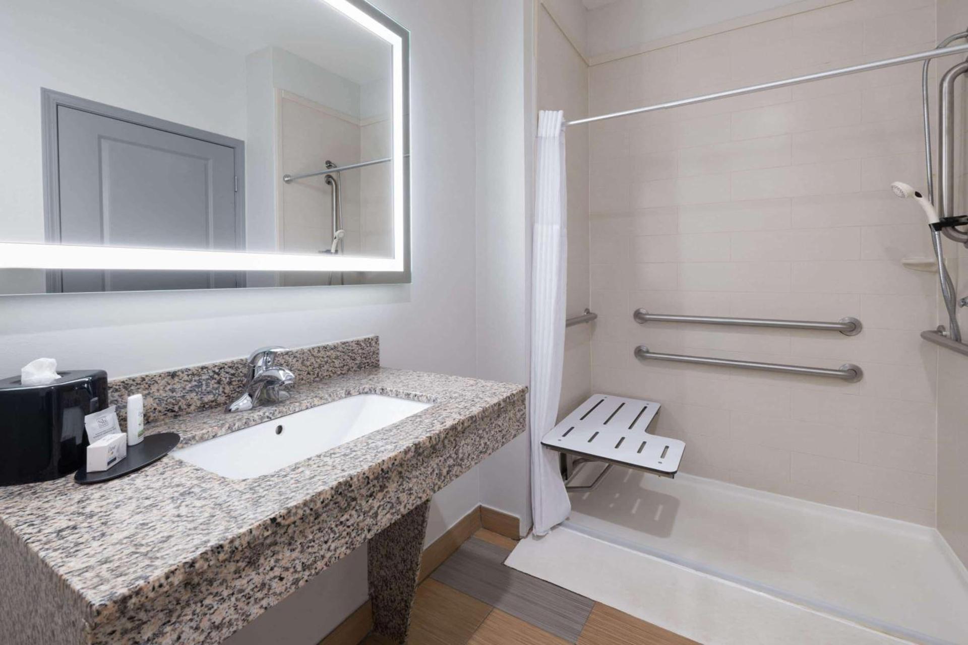 La Quinta by Wyndham Muskogee photo 31