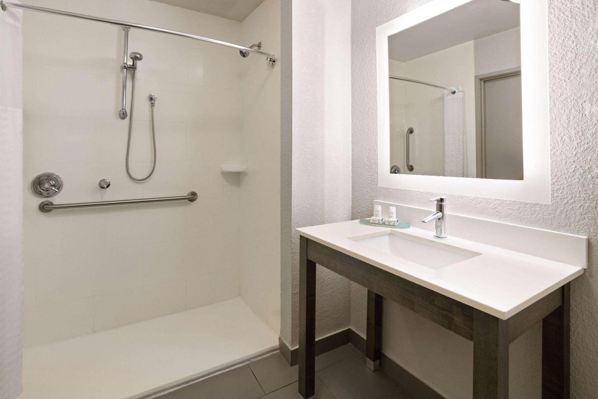 La Quinta by Wyndham Atlanta Airport North photo 30