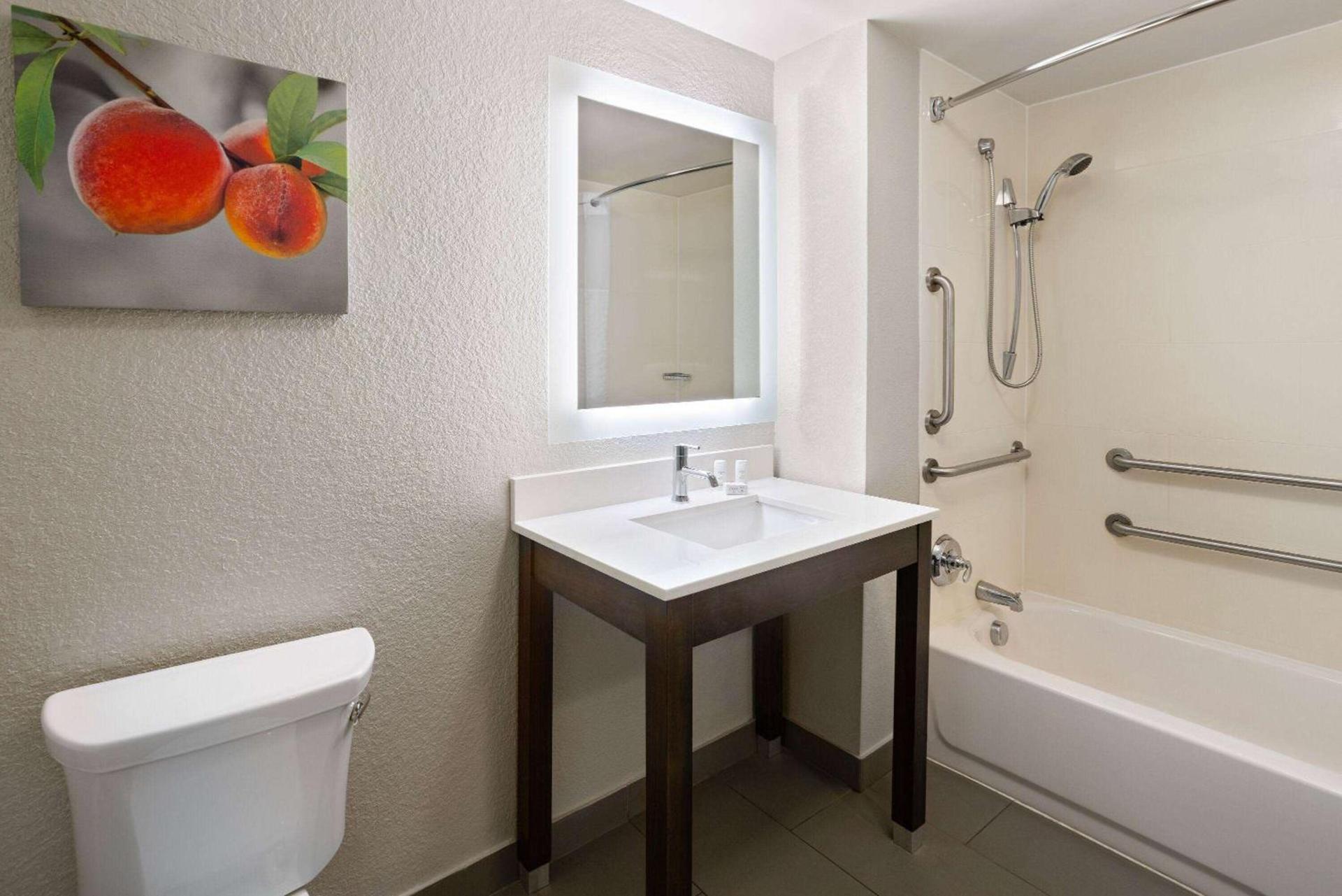 La Quinta by Wyndham Atlanta Airport North photo 34