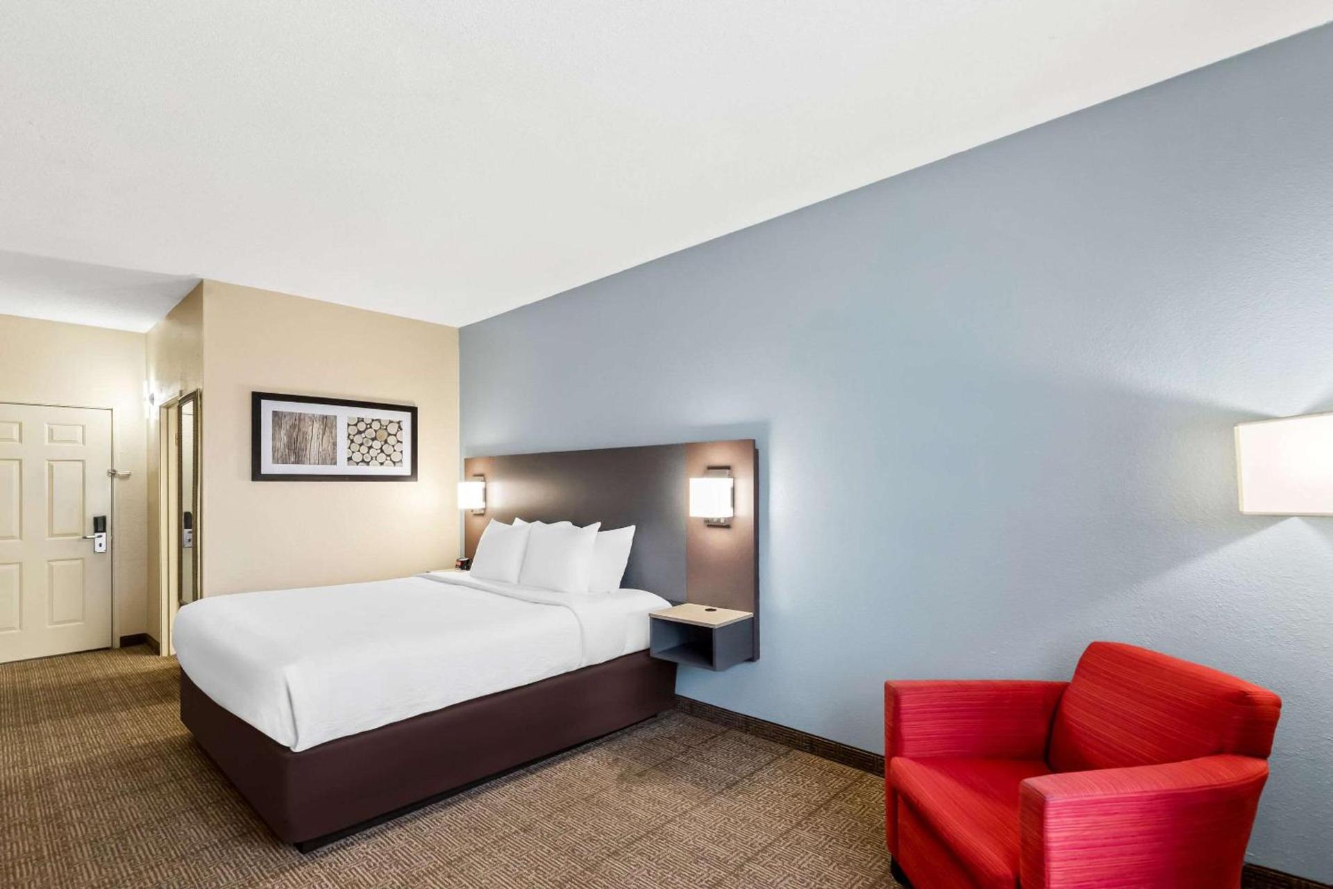 Quality Inn & Suites Springfield Southwest near I-72 photo 9