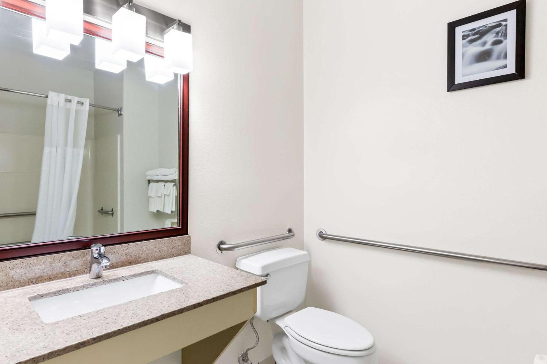 Quality Inn & Suites Springfield Southwest near I-72 photo 15