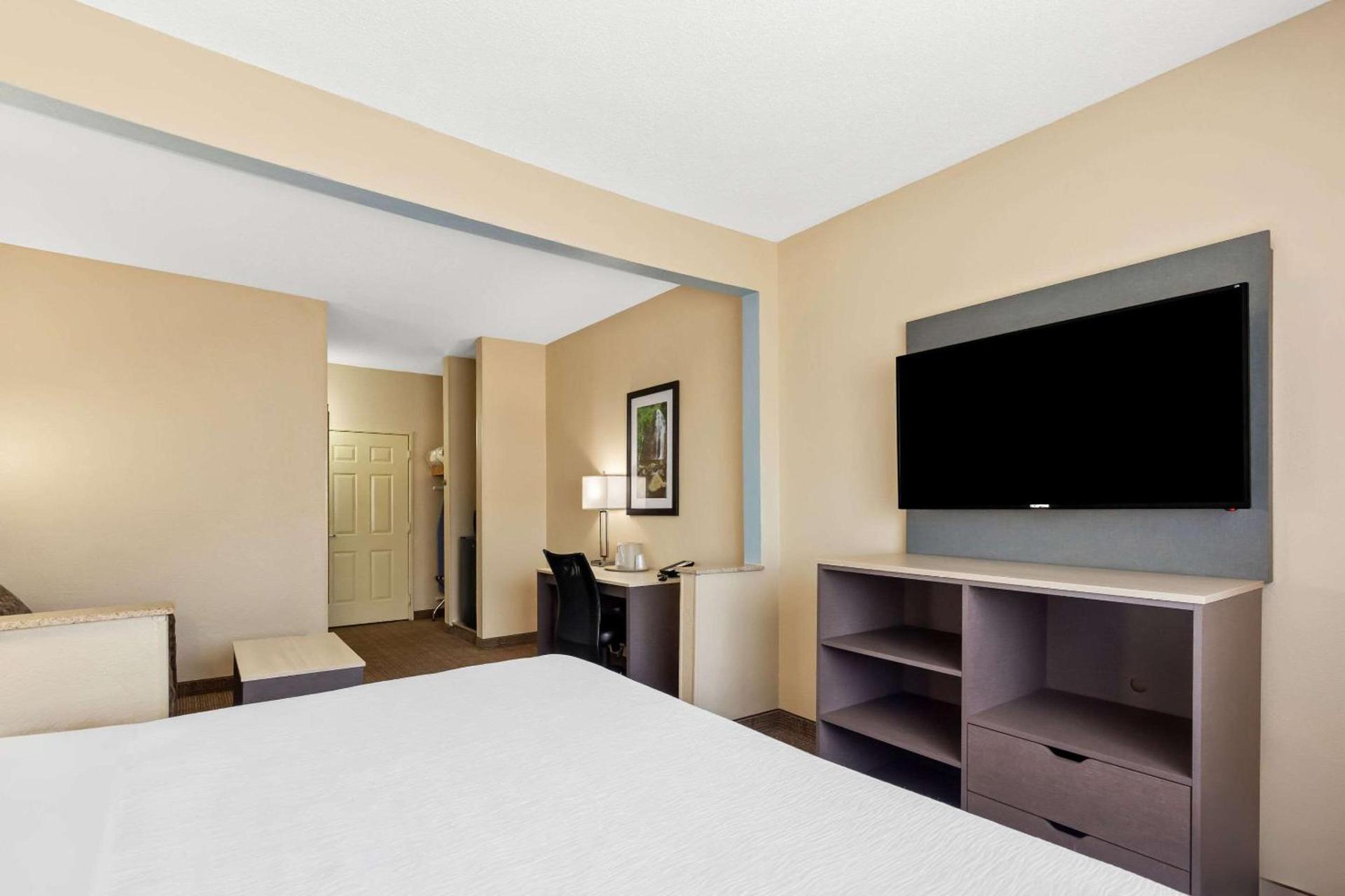 Quality Inn & Suites Springfield Southwest near I-72 photo 22
