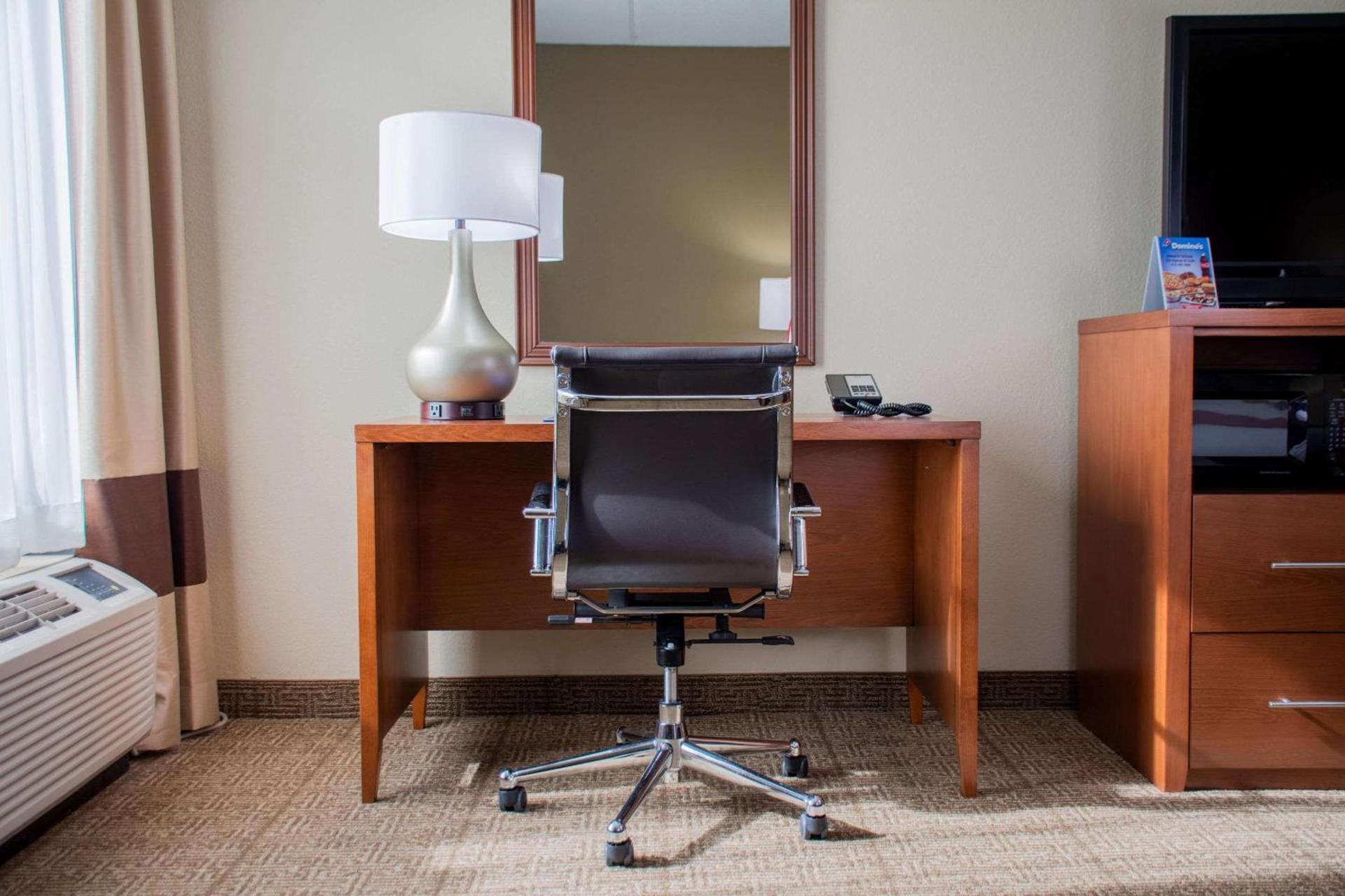 Comfort Inn Dickson photo 13