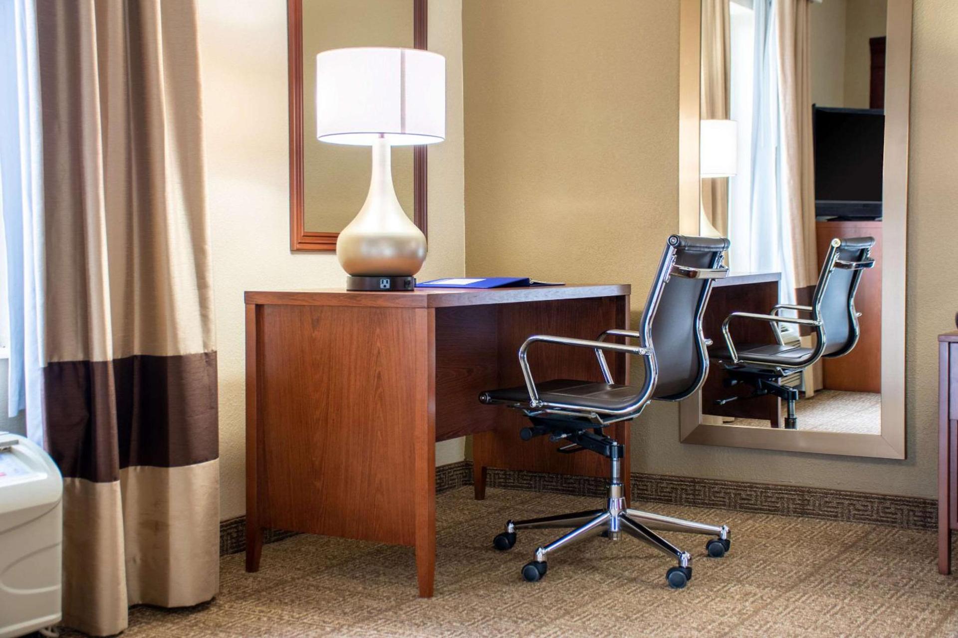 Comfort Inn Dickson photo 18