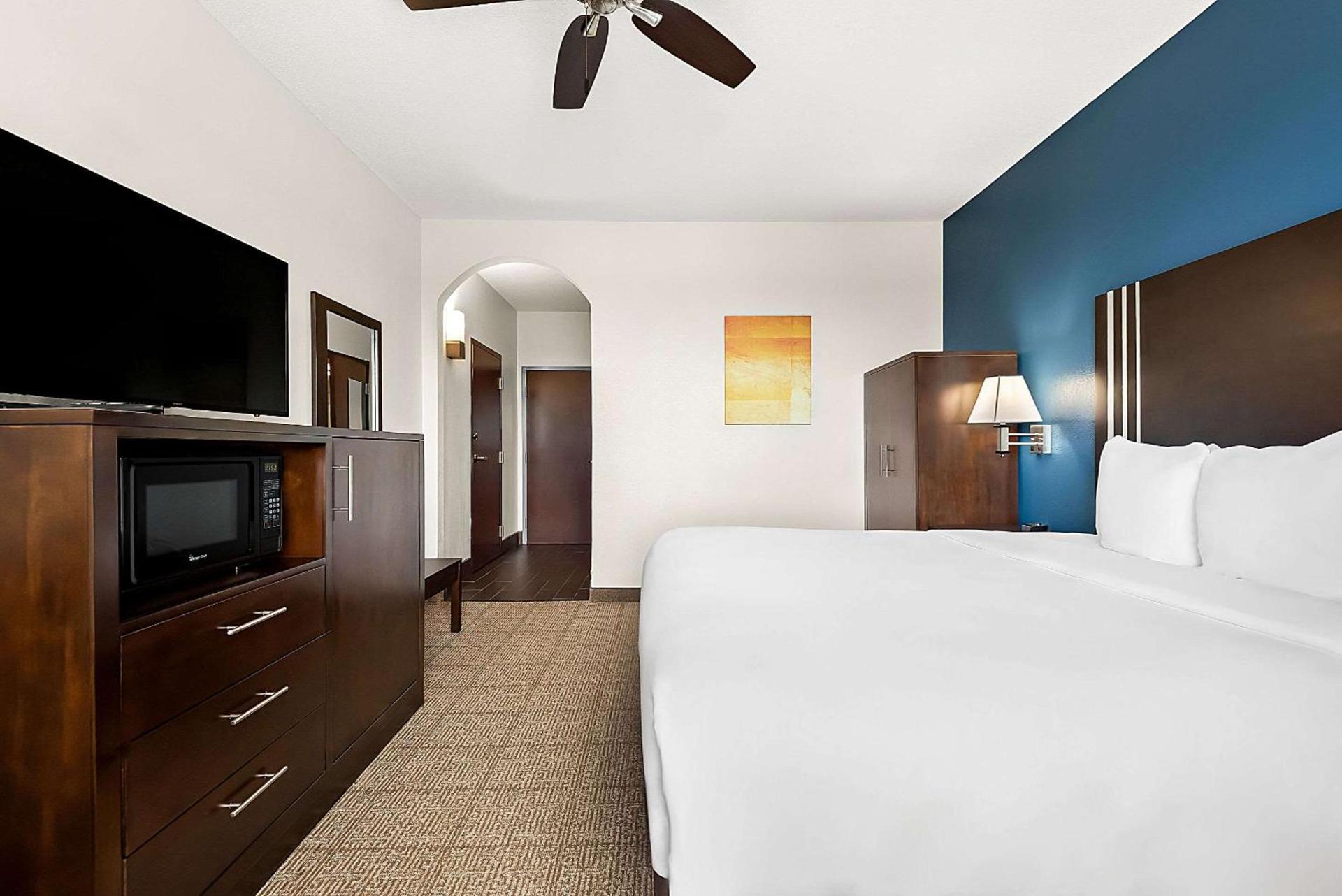 Comfort Suites New Orleans East photo 7